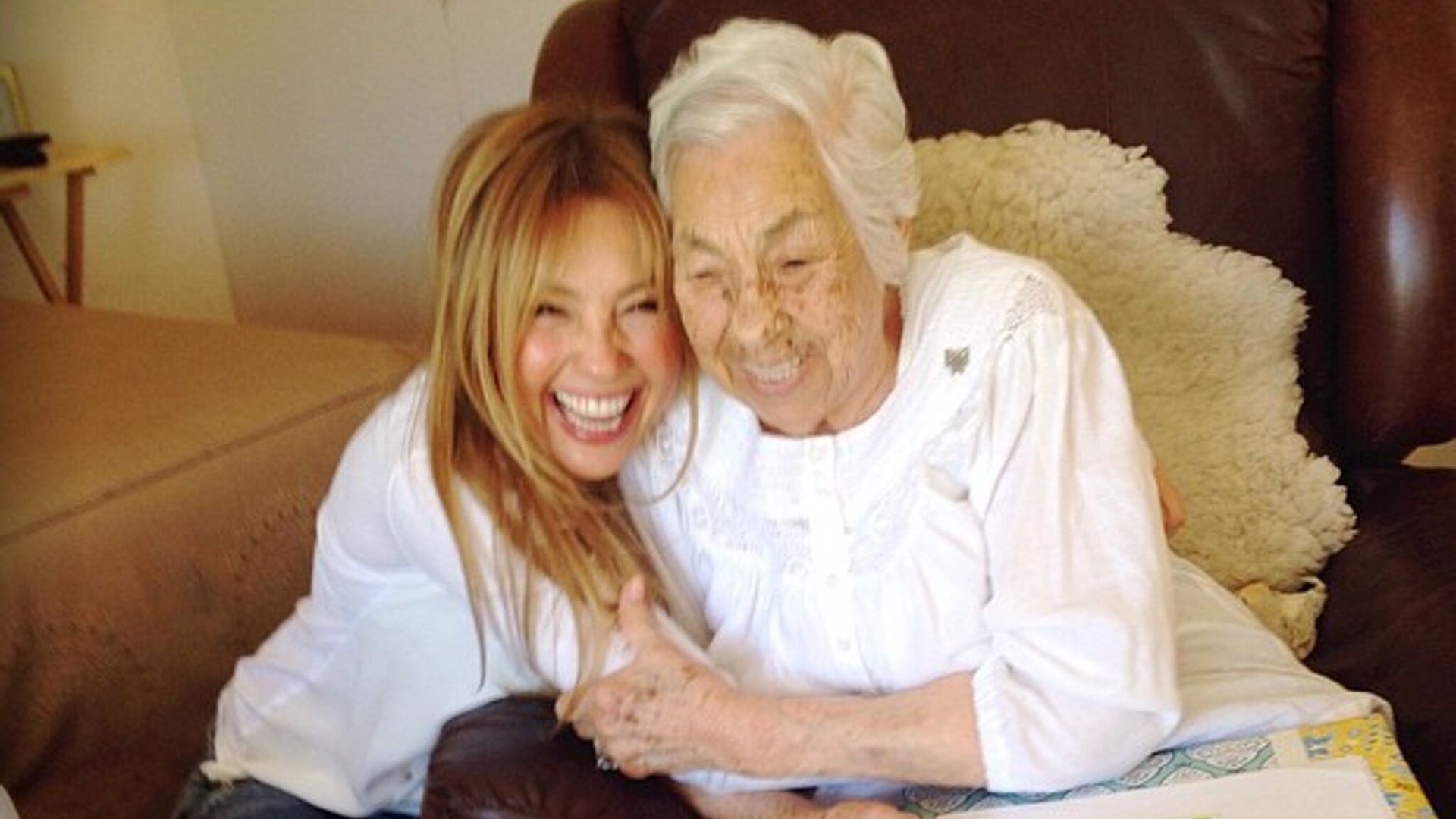 Thalía celebra los 104 años de su abuelita y le canta ‘Las Mañanitas’: ‘Te amo abuela mía’