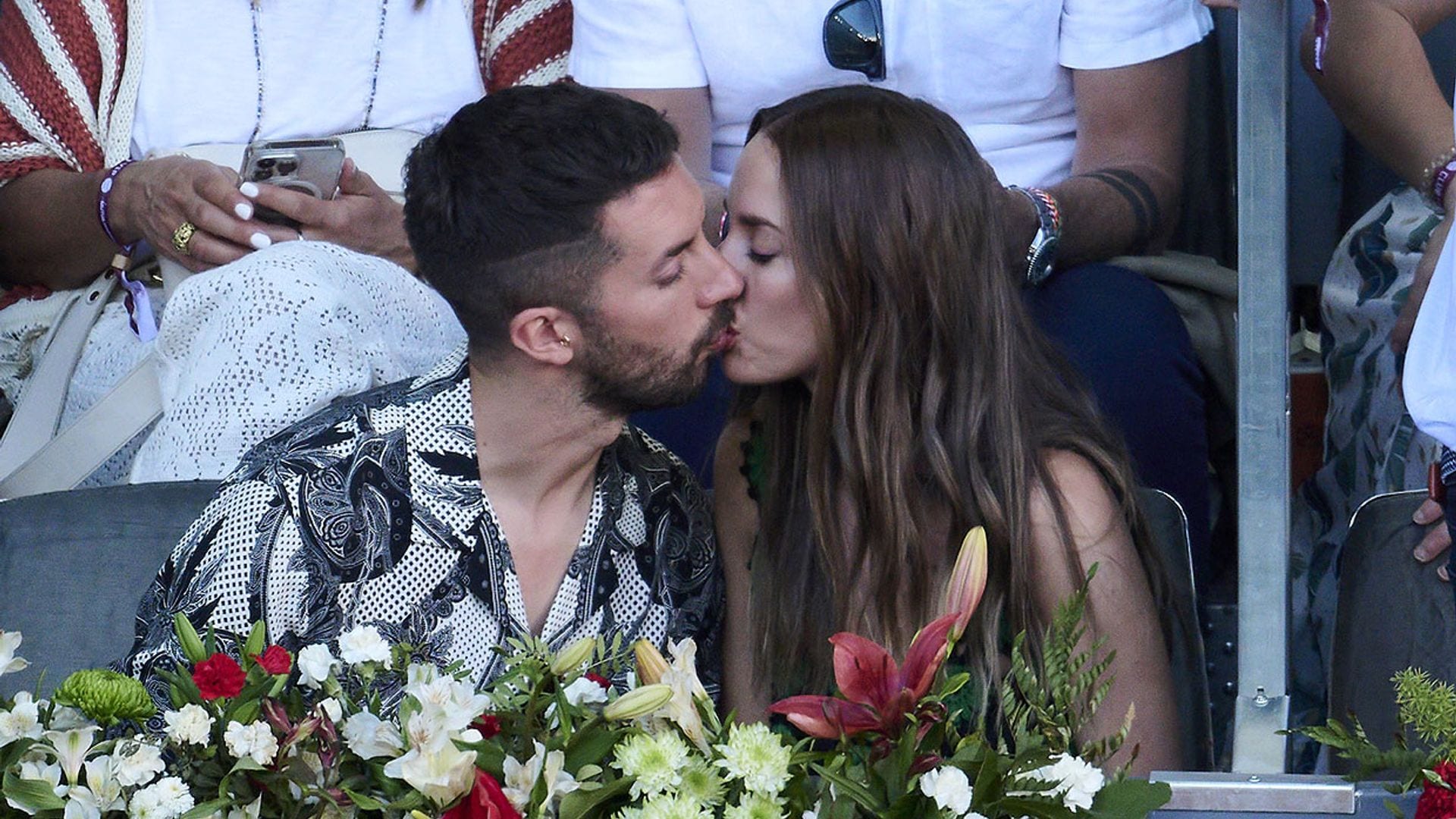 El apasionado beso de David Broncano y Silvia Alonso que ha causado sensación en el Mutua Madrid Open
