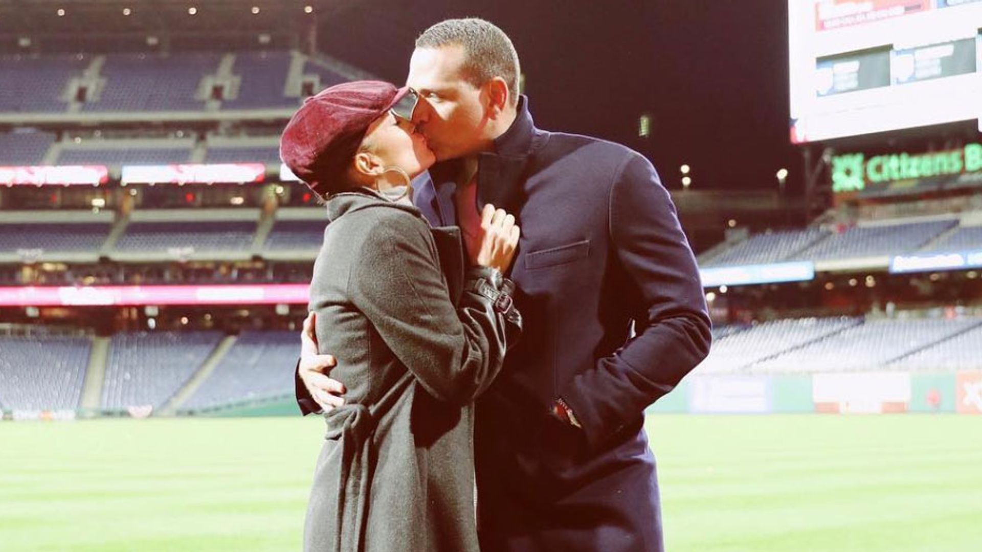 Esta foto ha causado histeria en los admiradores de Jennifer Lopez y Alex Rodriguez; pero, ¿qué significa?
