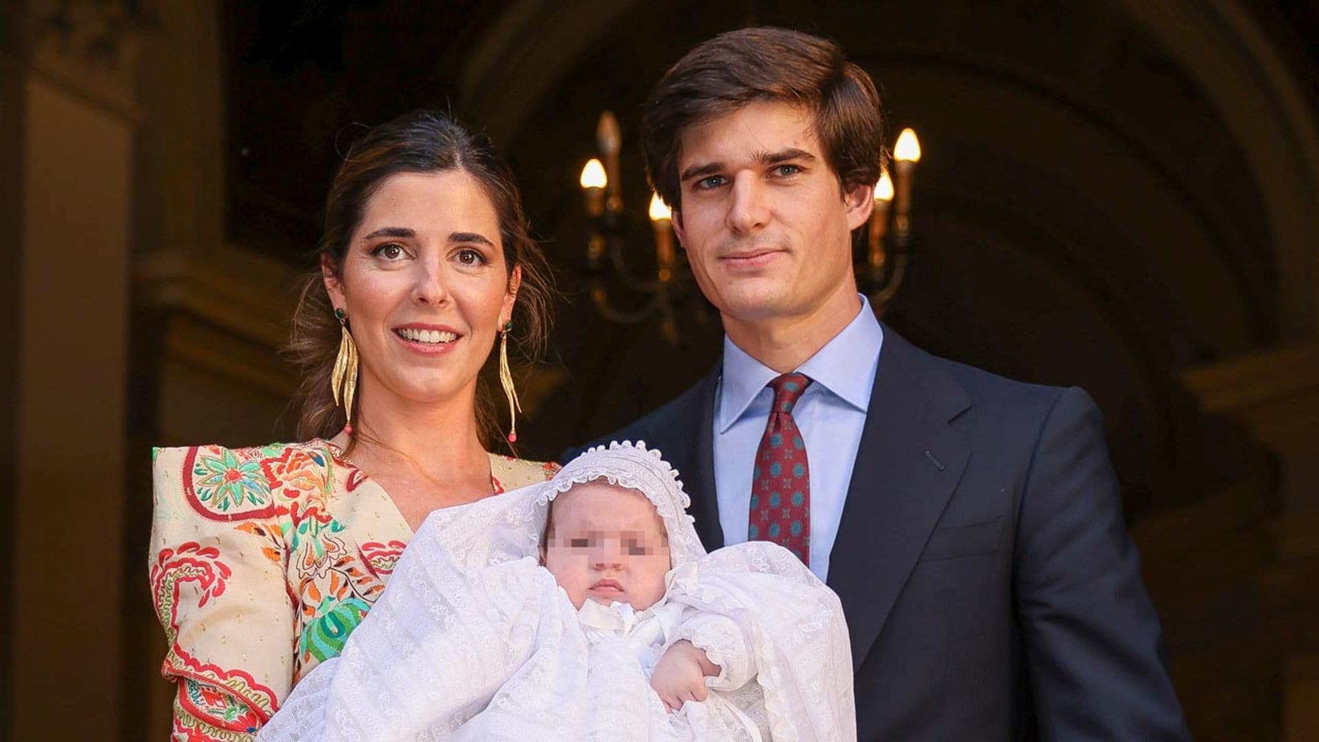 Los condes de Osorno bautizan a su hijo Carlos en una cita familiar y llena de tradiciones