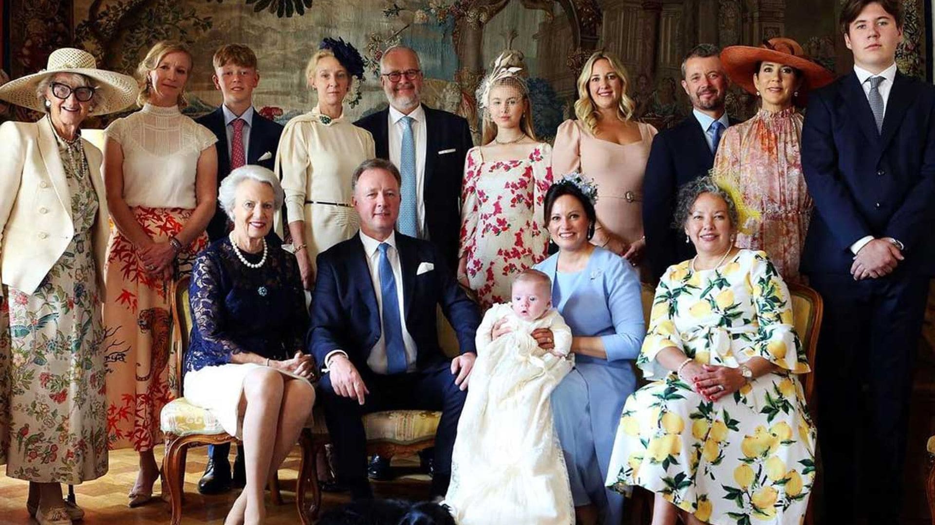 La Familia Real danesa bautiza a Gustav Albrecht, el sobrino nieto de la Reina que nació por gestación subrogada