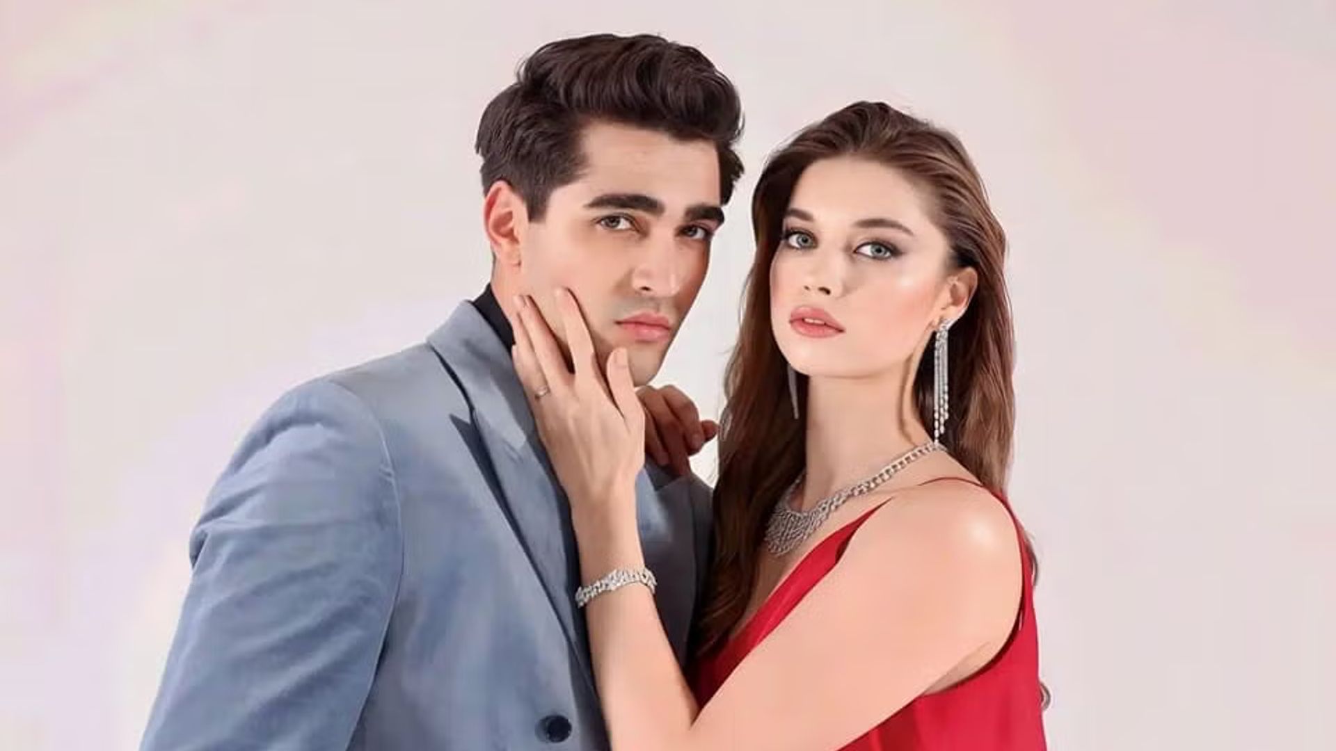 Unfollow y... ¿nueva ruptura entre Mert Ramazan Demir y Afra Saraçoglu, protagonistas de 'Una nueva vida'?