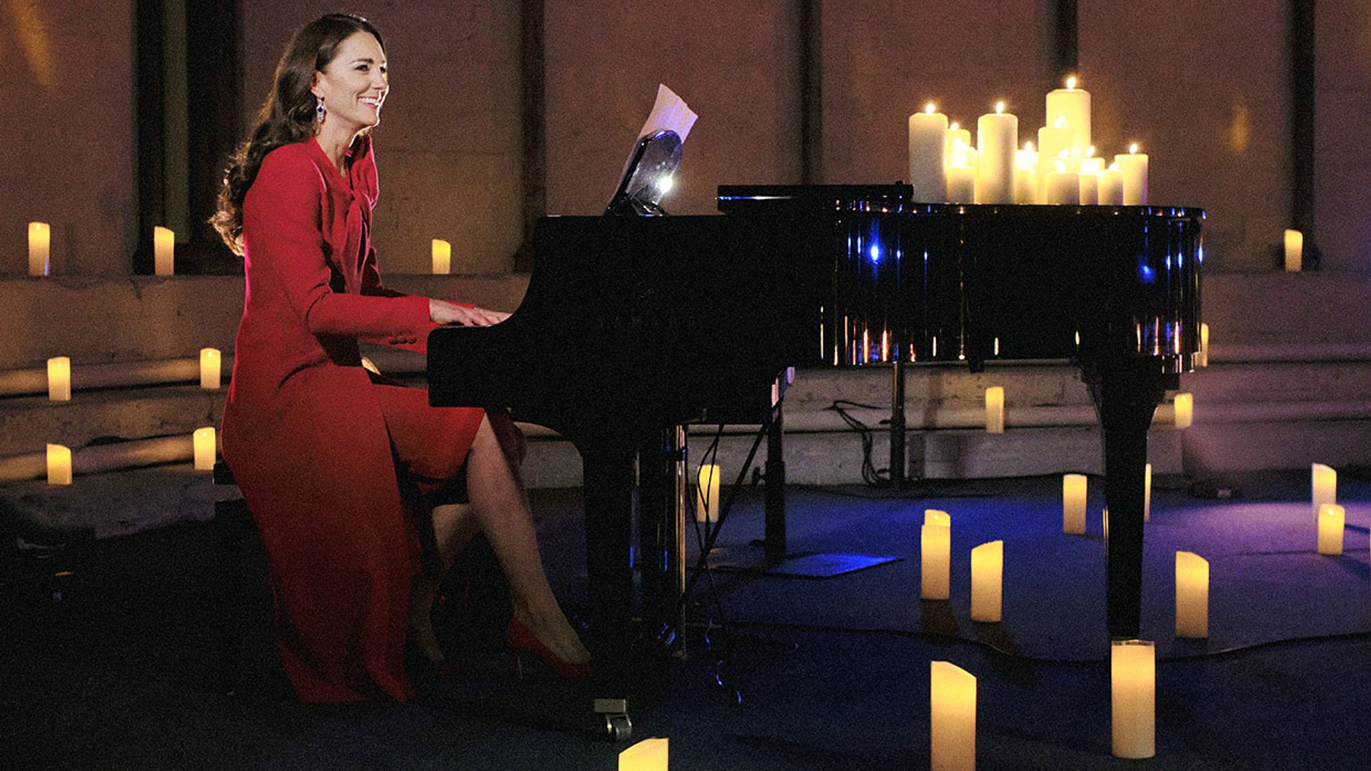 ¡Toda una estrella de la música! Kate Middleton muestra su talento al tocar el piano en un concierto navideño