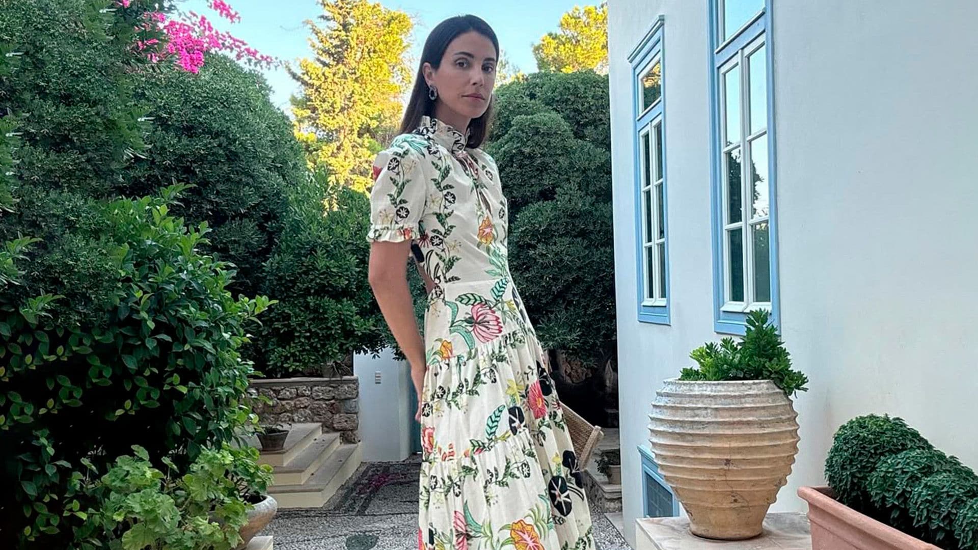 Sassa de Osma en Grecia con vestido de flores