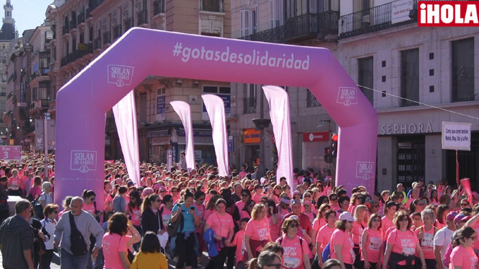La emotiva marea rosa ha invadido un año más las calles de Madrid
