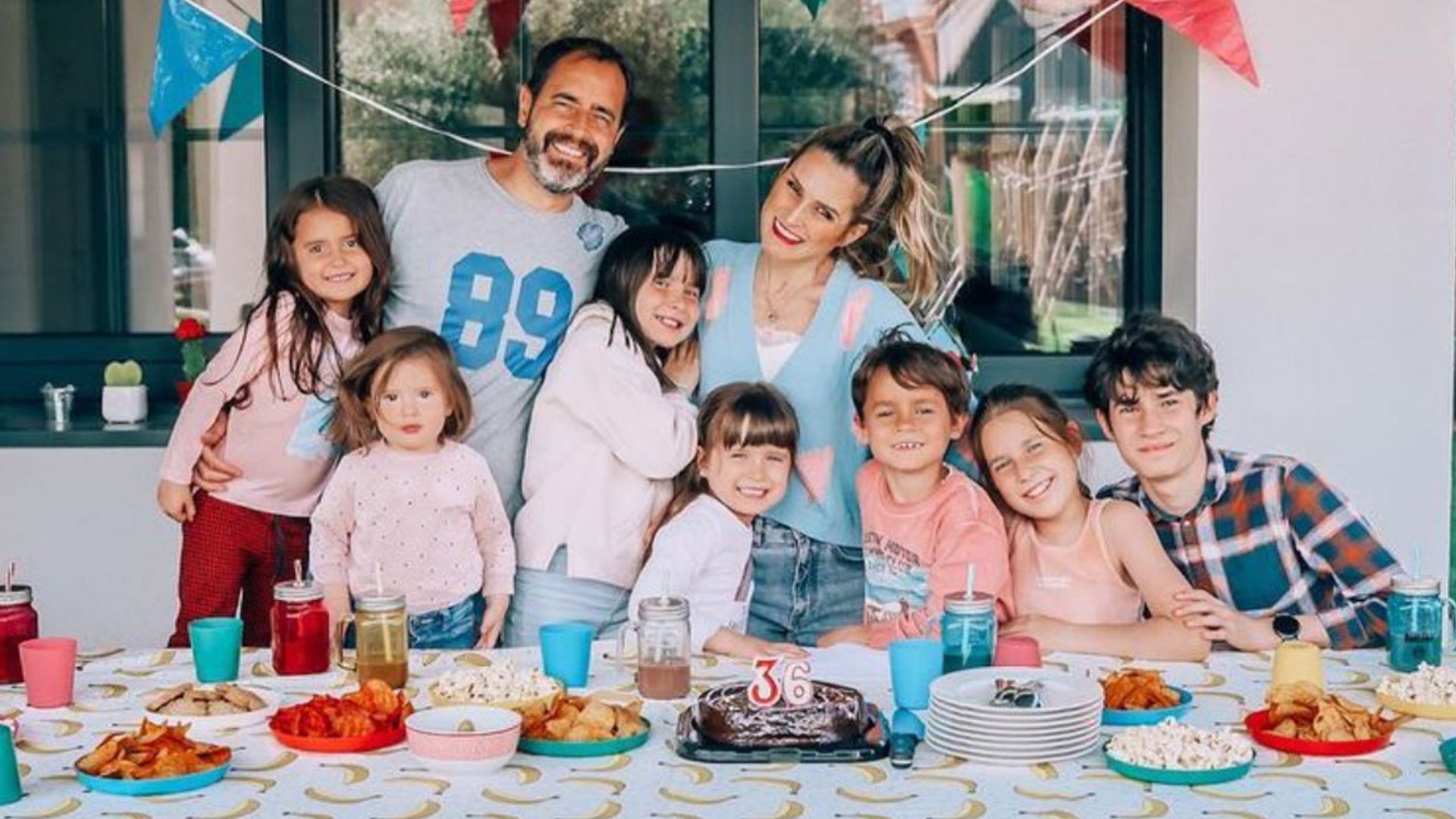 La divertida merienda de cumpleaños de Verdeliss con sus siete hijos