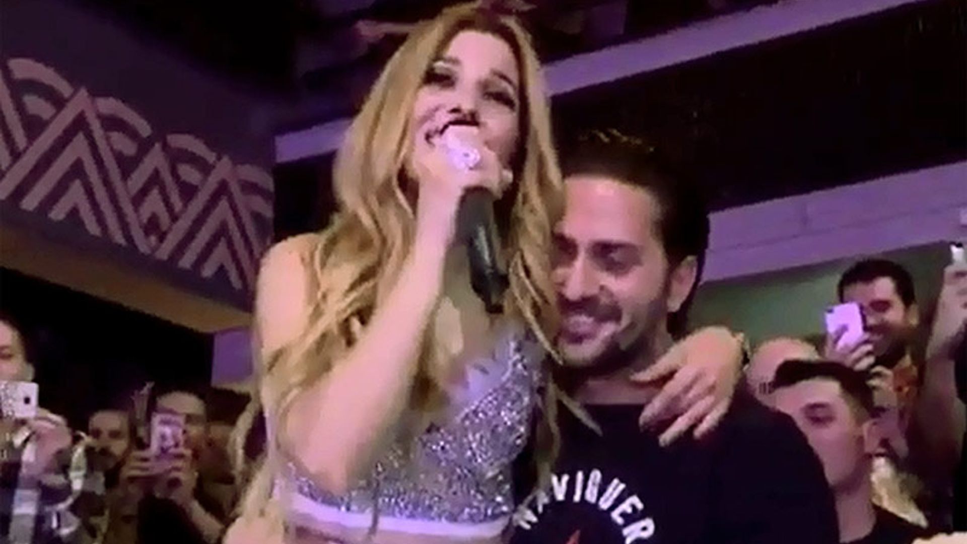 ¡Para morirse de amor! Natalia canta para su novio por primera vez en público