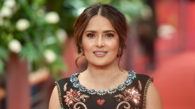 Salma Hayek tiene el plan de verano perfecto en la granja y junto a sus amigos 