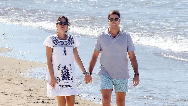 HOLA 4182 Lourdes Montes y Fran Rivera en la playa