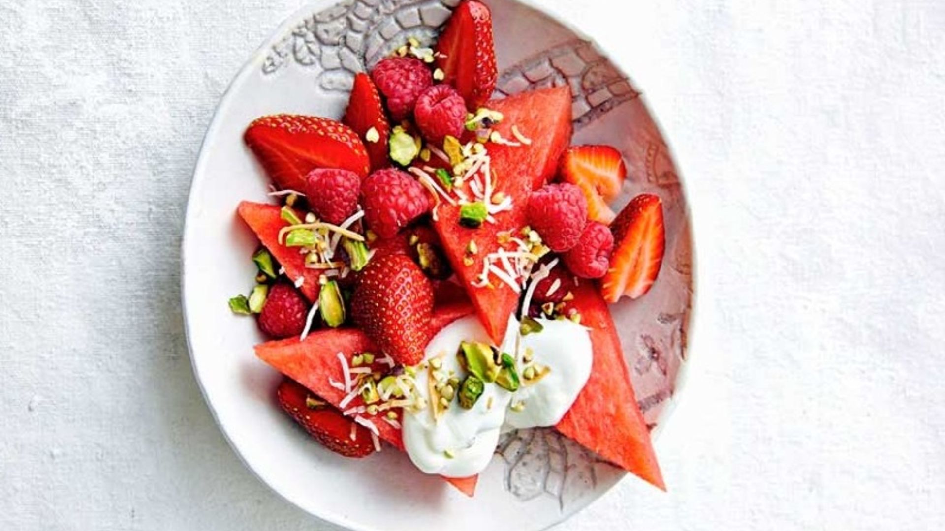 Ensalada de sandía y frutos rojos con trigo sarraceno