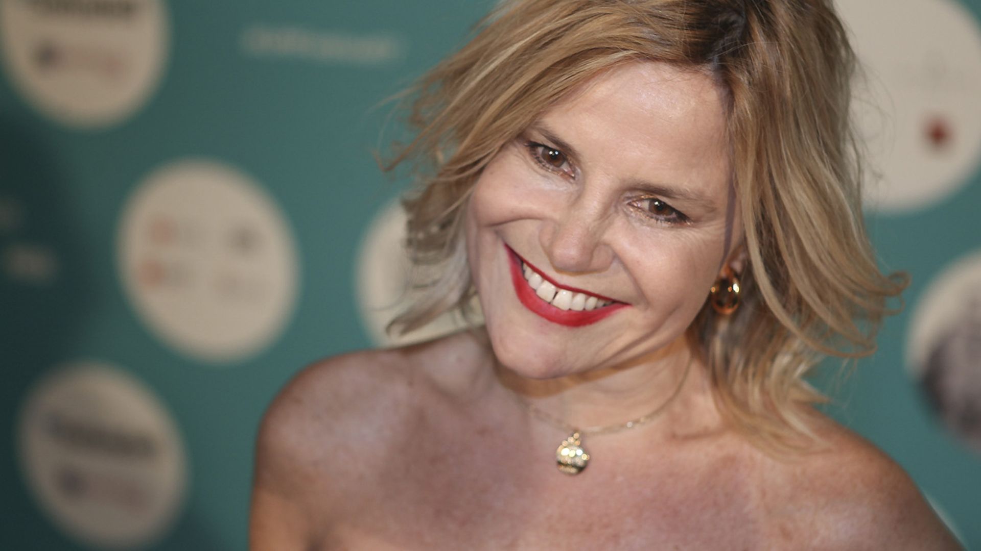 Eugenia Martínez de Irujo hace un divertido guiño a su madre con esta portada de ¡HOLA!