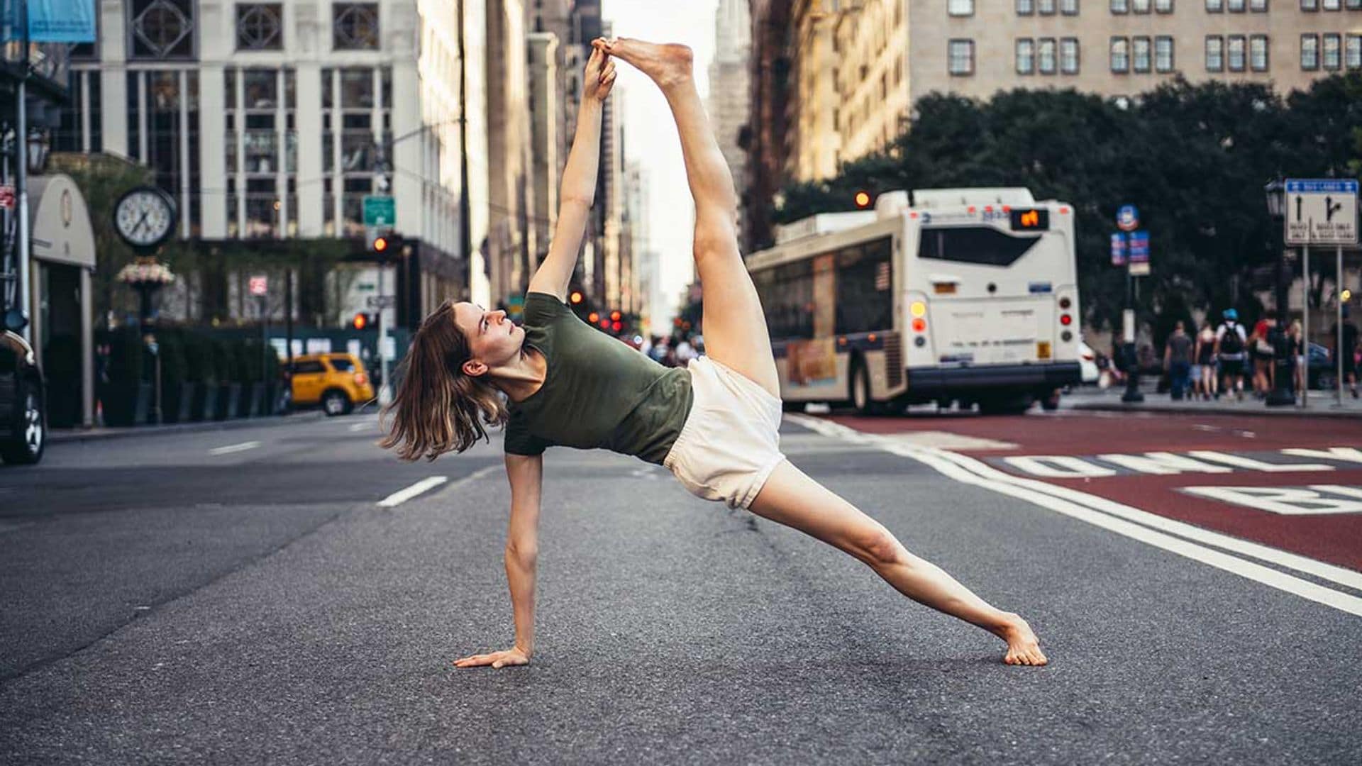 beneficios practicar yoga lugares distintos