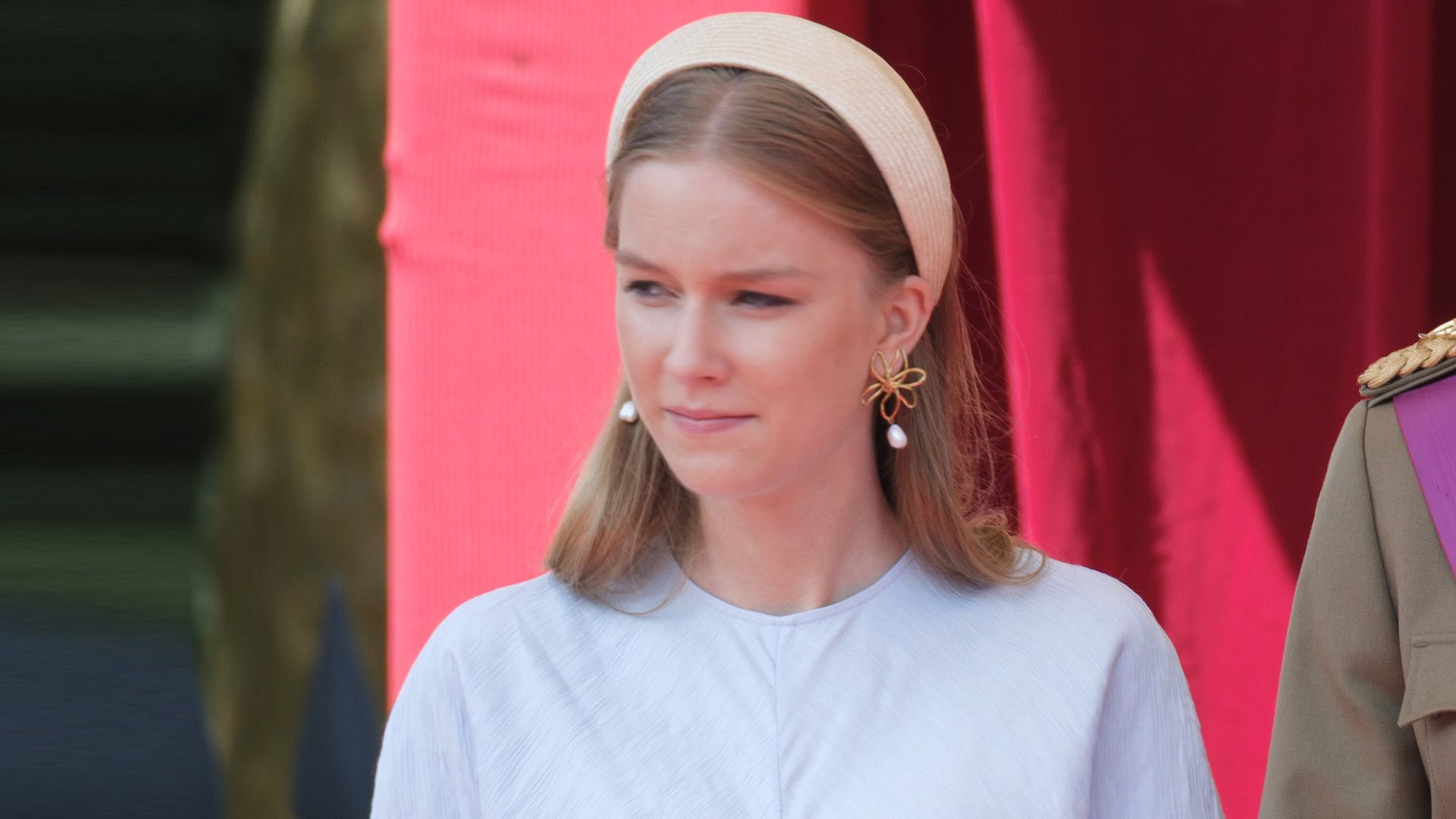 Dos expertas analizan el éxito de los looks de Eléonore en el Día Nacional de Bélgica: "Triunfa porque son vestidos que todas queremos llevar"