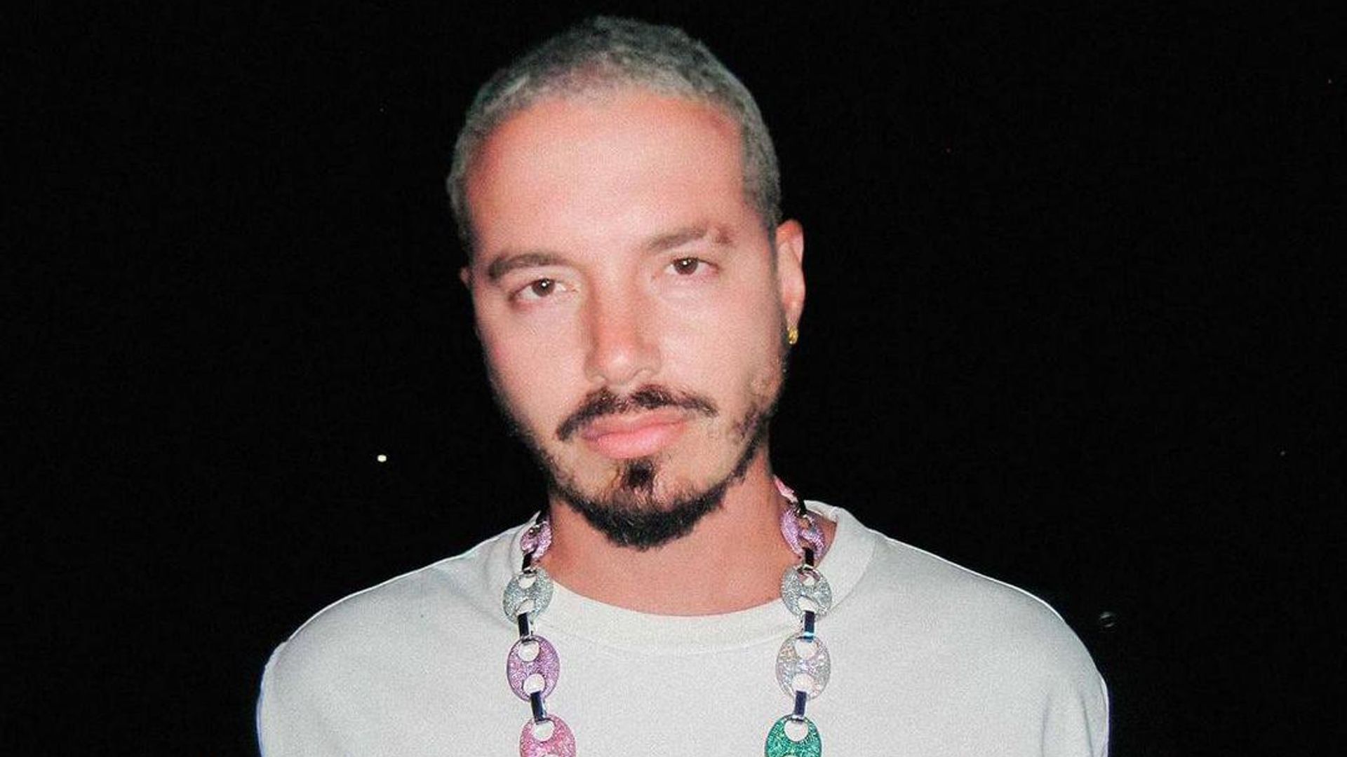 J Balvin se sincera sobre el duro momento que enfrenta: ‘Otra vez me tocó la ansiedad y la depresión’