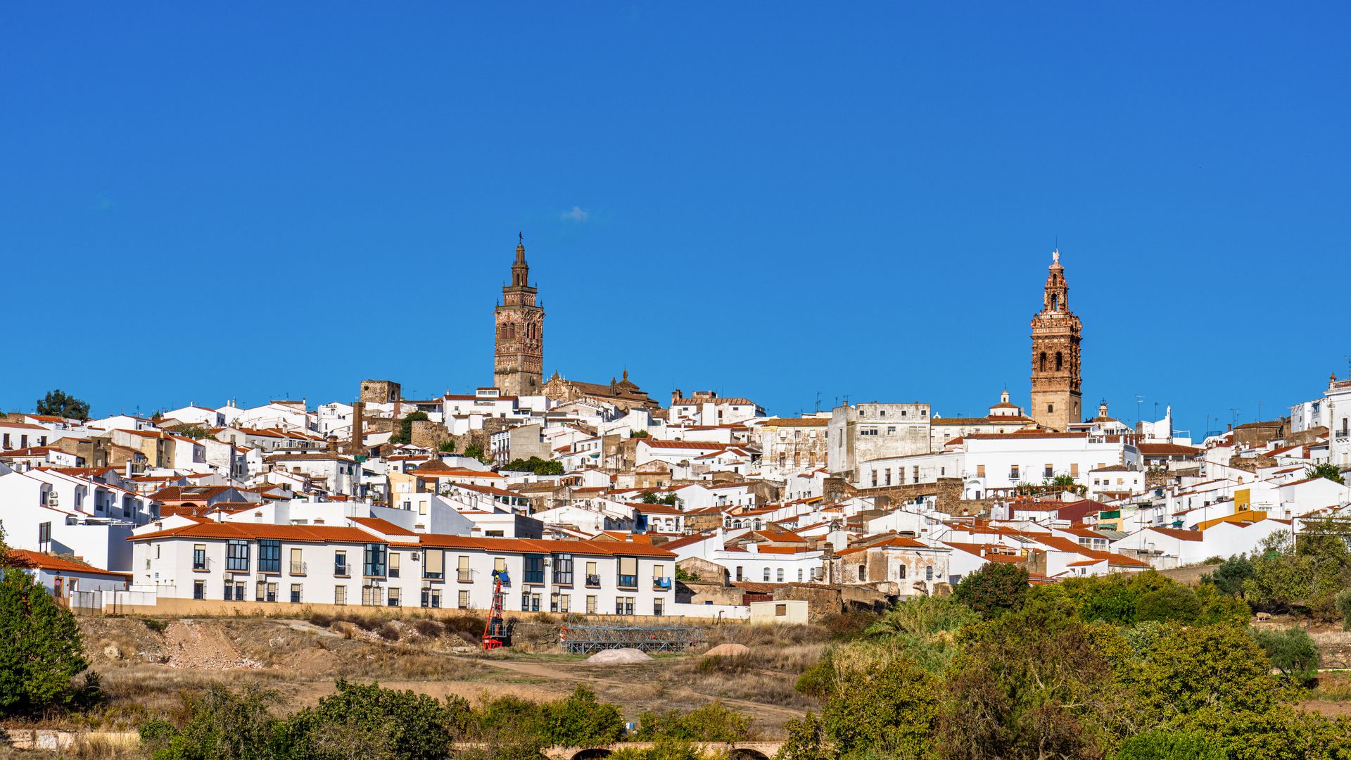 Panorámica de Badajoz con las torres barrocas que se recortan sobre el cielo