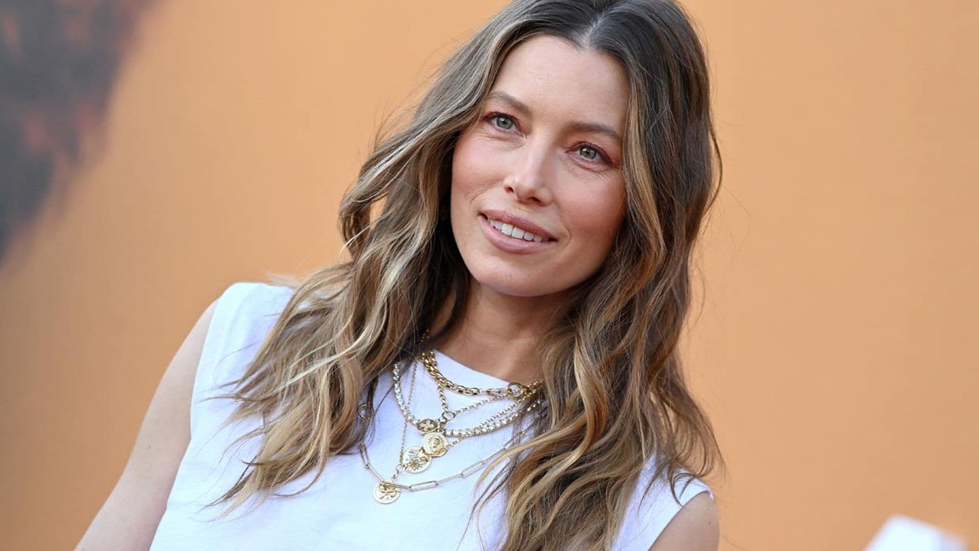 Jessica Biel arriesga (y gana) llevando al extremo la tendencia de los 'palazzo'