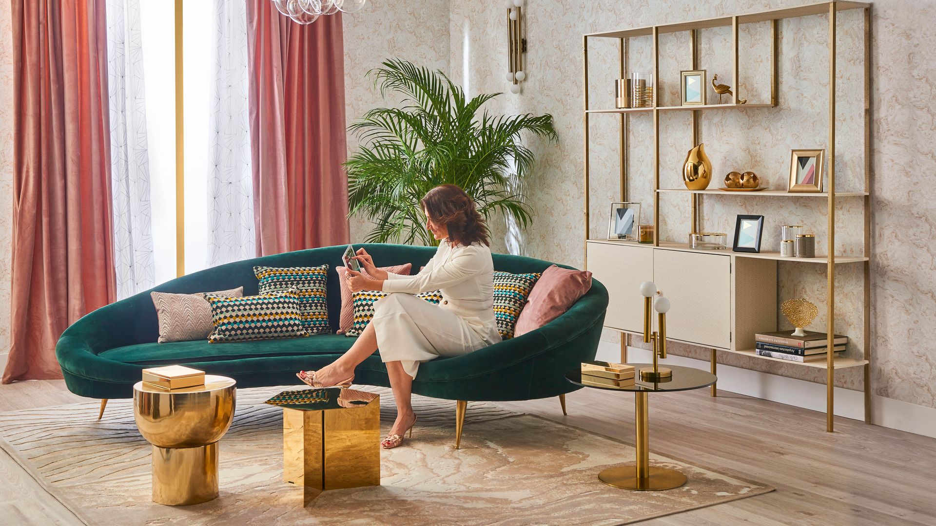 Fácil y decorativa: crea una estantería DIY única para transformar tu salón