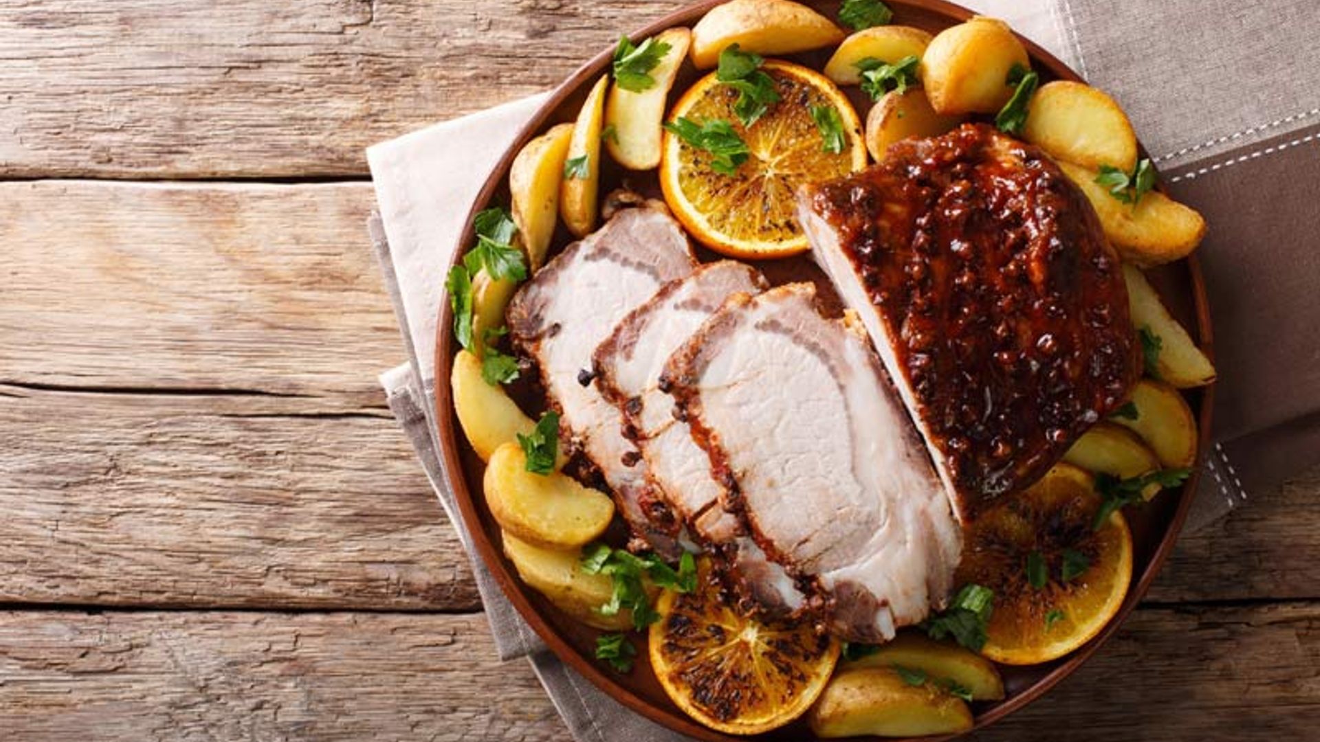 Lomo de cerdo a la naranja con patatas gajo