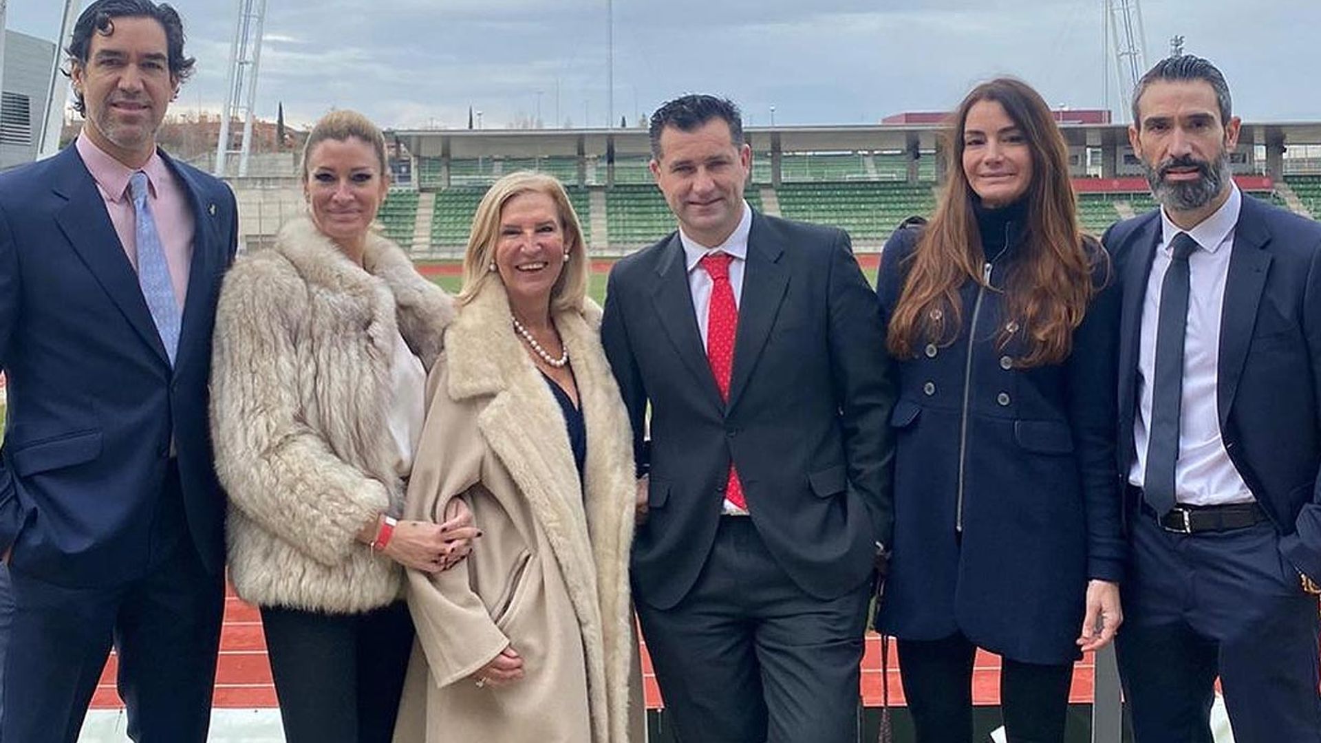 La familia de Lorenzo Sanz se reúne en un emotivo homenaje al expresidente del Real Madrid