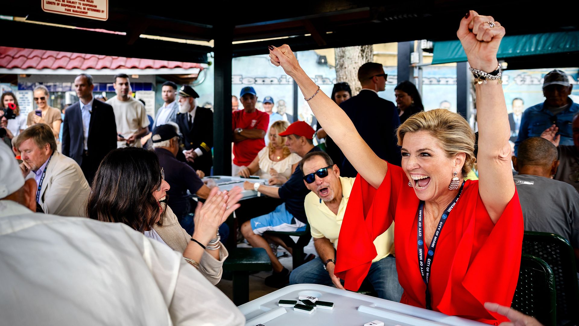 El inesperado duelo al dominó de los reyes Máxima y Guillermo de Holanda que ha causado furor entre la comunidad latina de Miami