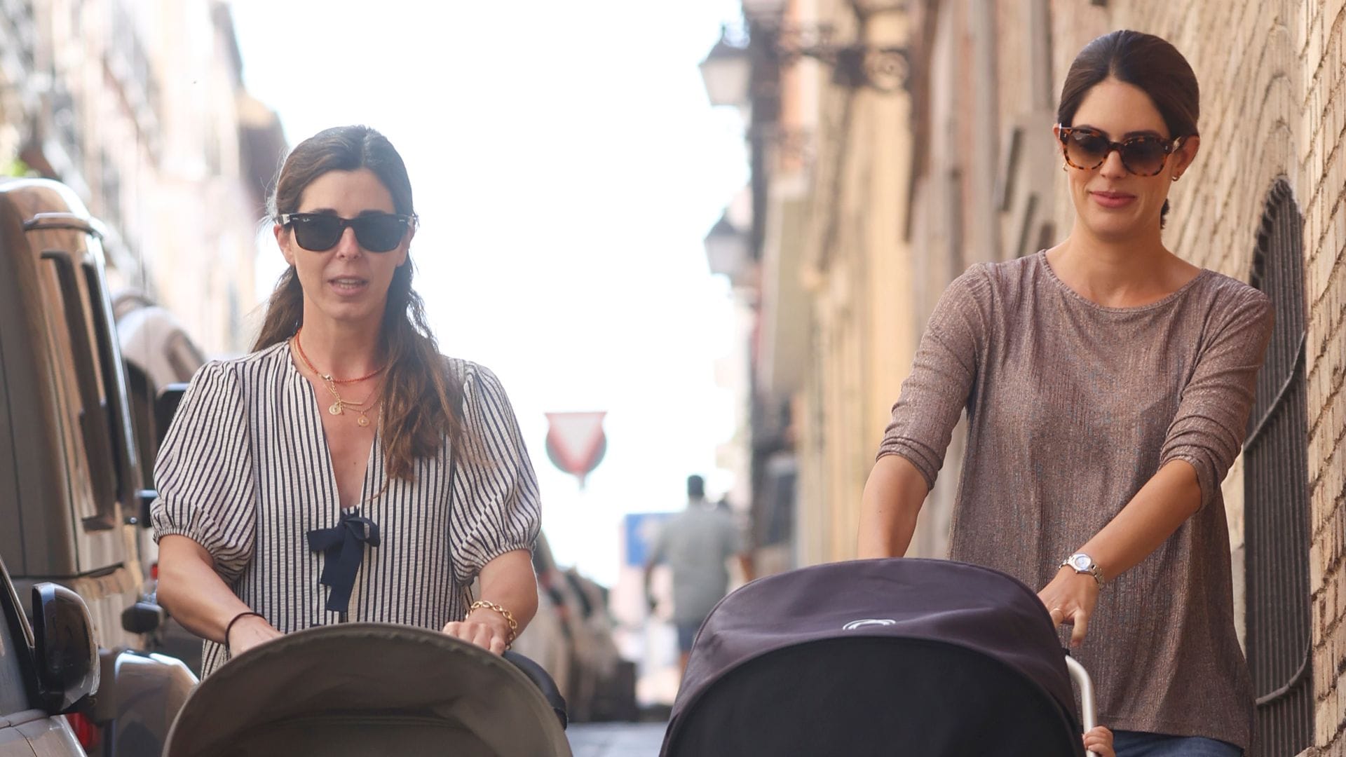 Sofía Palazuelo y Belén Corsini, de paseo con sus hijos en Madrid