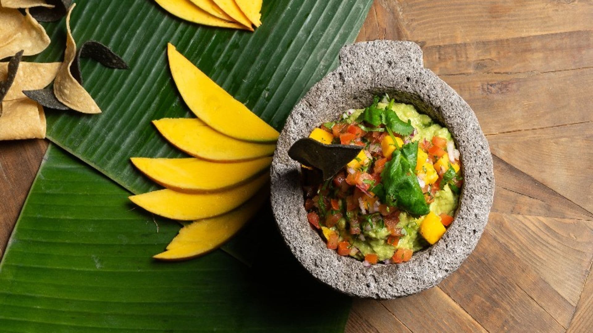 Guacamole con pico de gallo y mango