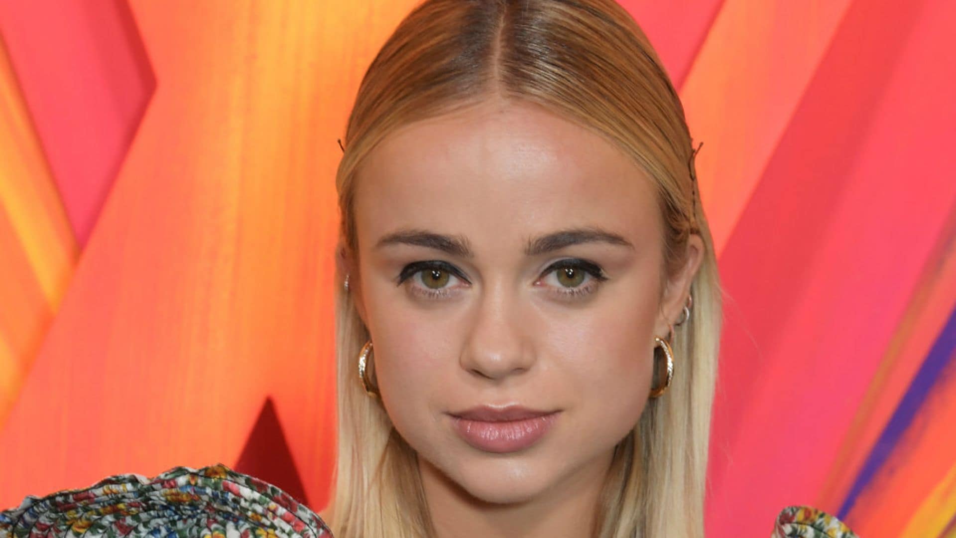 Amelia Windsor muestra su apoyo a la moda 'zero waste' con un look de invitada perfecta