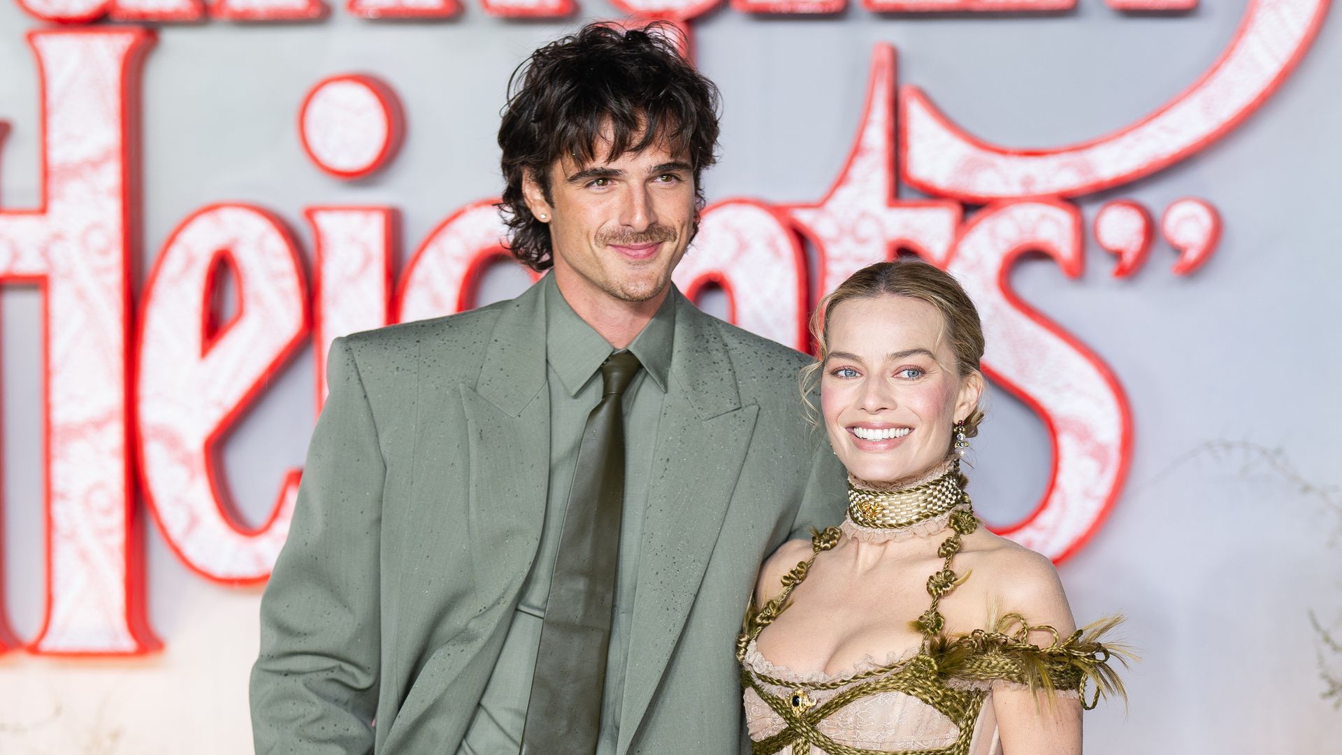 Margot Robbie y Jacob Elordi 'coquetean' en la alfombra roja: el sensual y comentado gesto que ha vuelto locos a sus seguidores