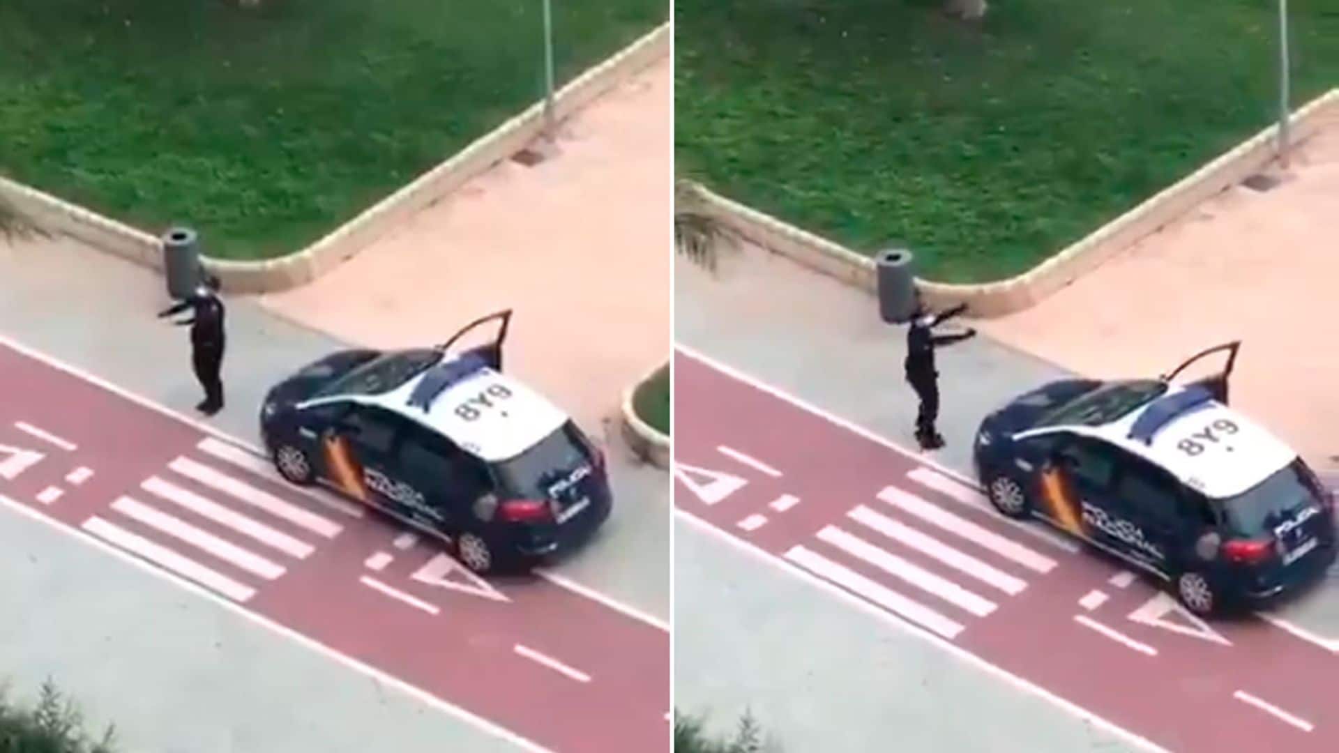 El gesto de un policía bailando al ritmo de 'Chuchuwa' que ha hecho sonreír a los más pequeños