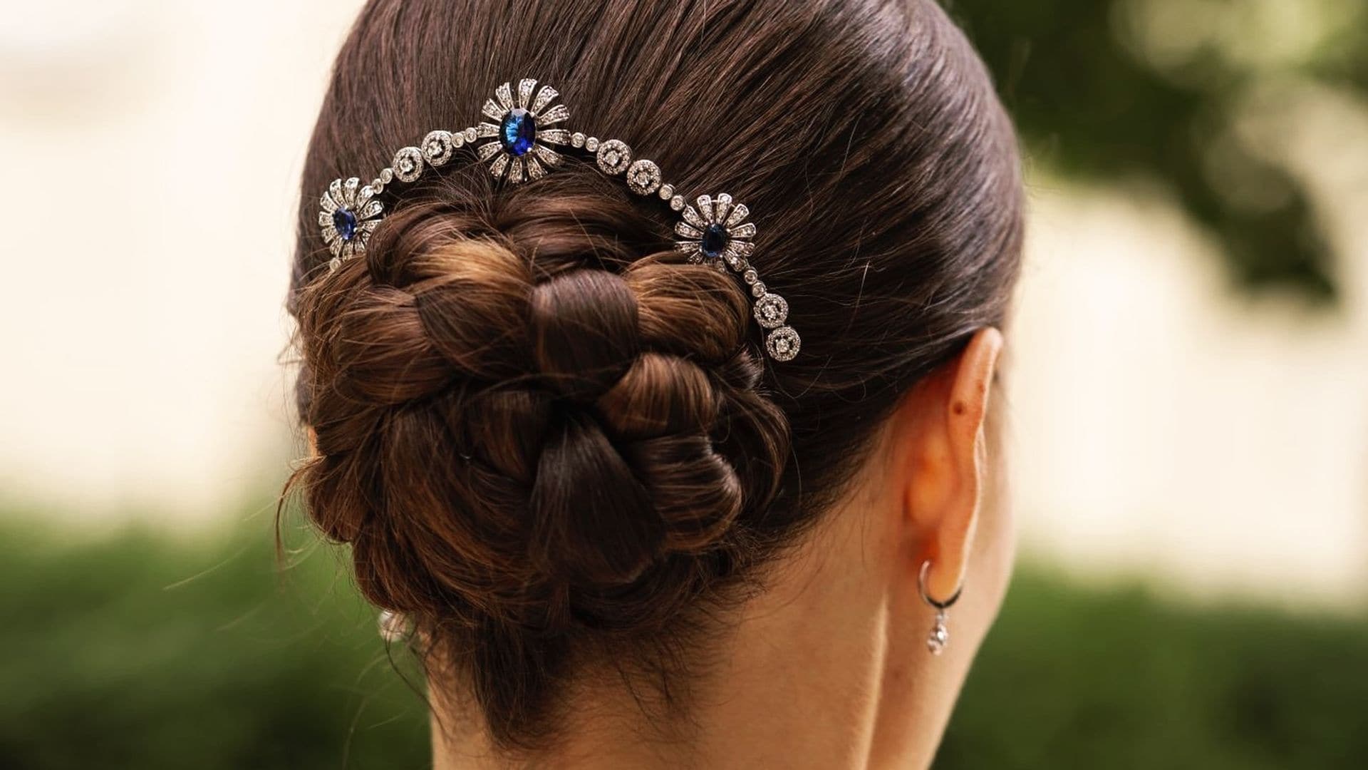 Moños y accesorios joya: la tendencia nupcial que dominará los looks de las novias de 2026