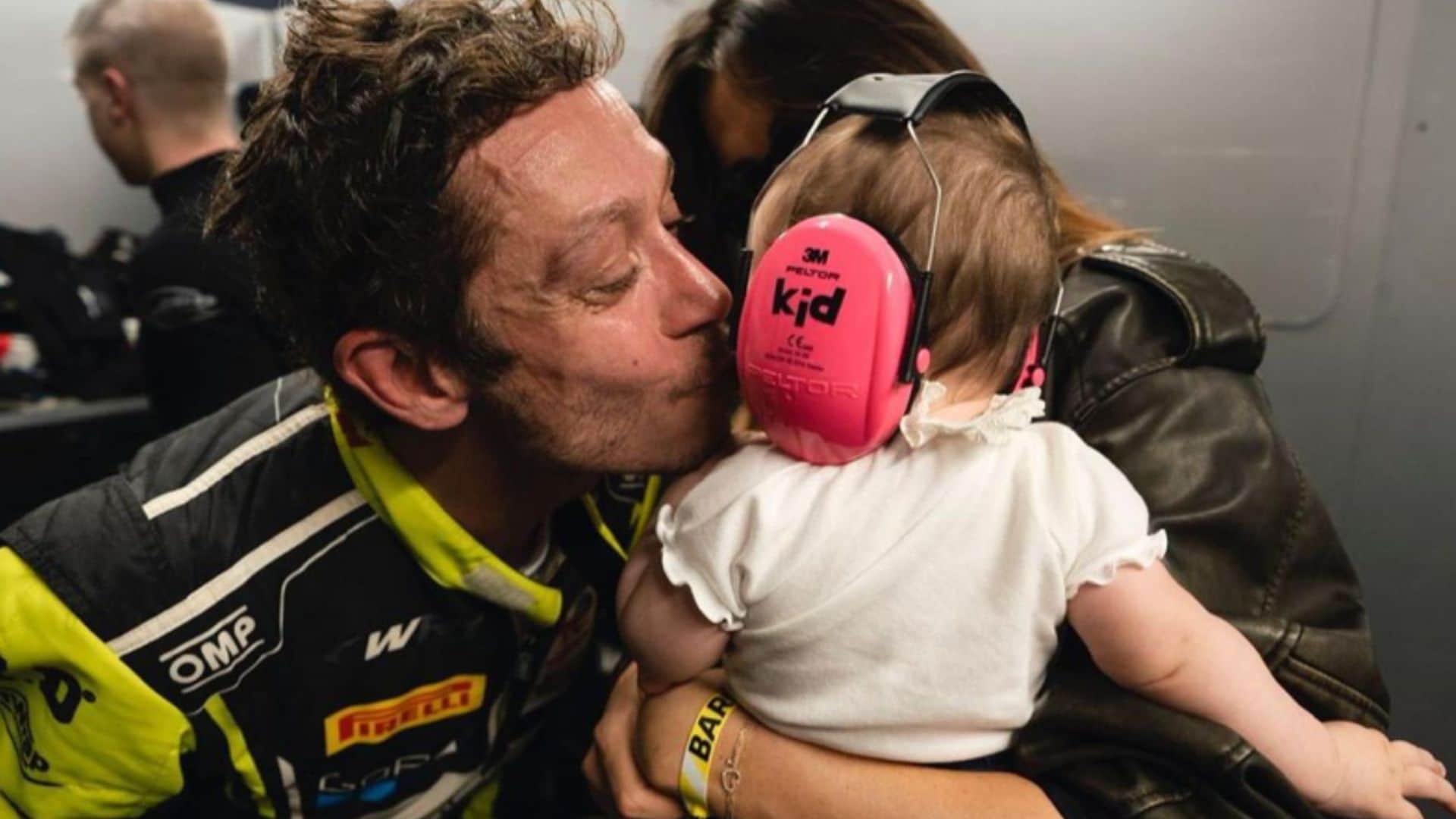 El 'debut' de la hija de Valentino Rossi conduciendo una moto a sus 16 meses de vida