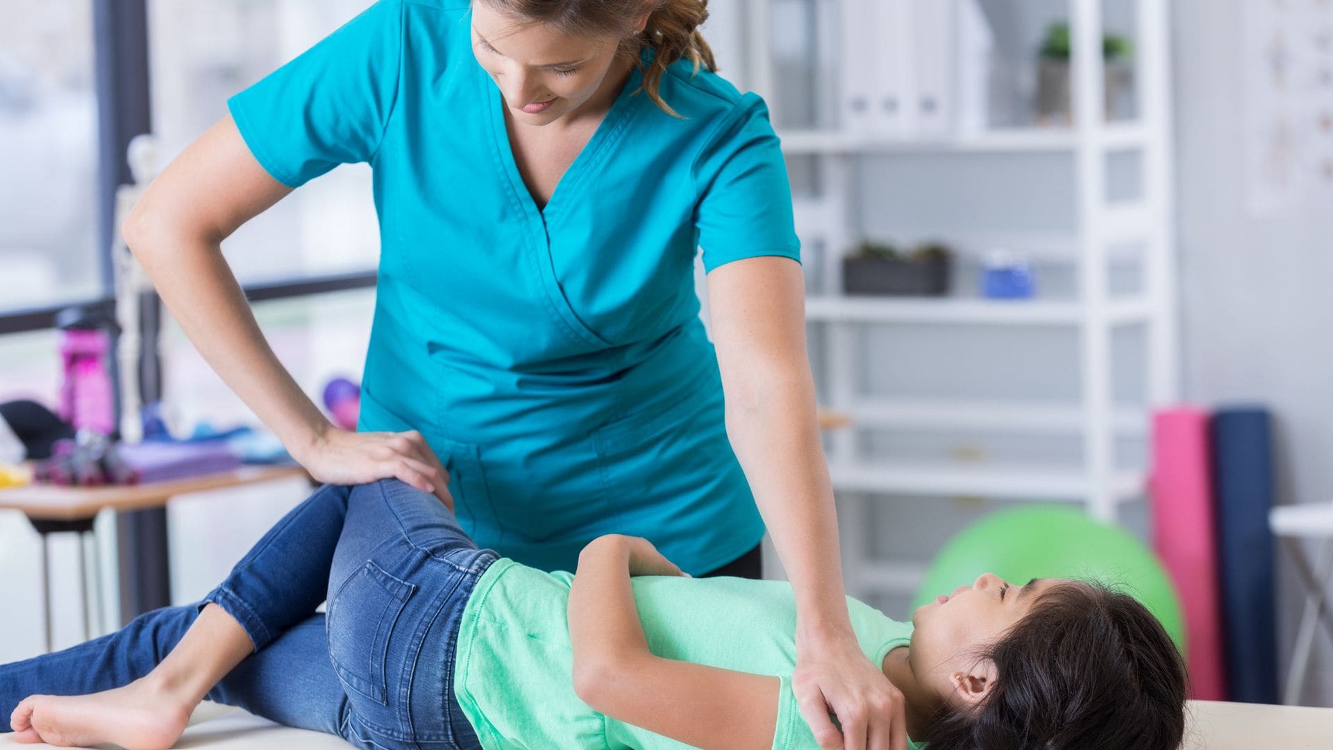 Niña en fisioterapia