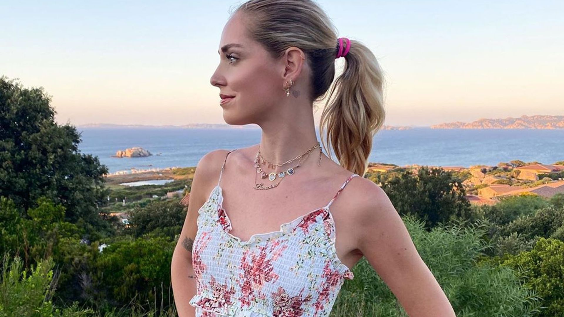 Las prendas con truco de las hermanas Ferragni para presumir de vientre plano en vacaciones
