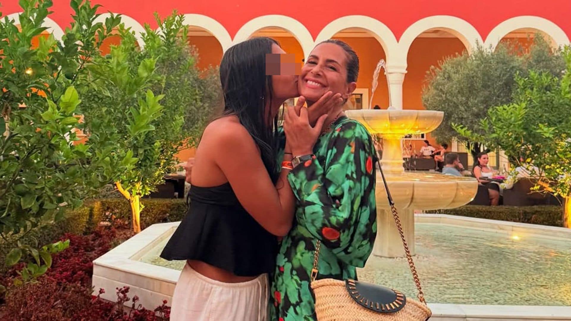 Nuria Roca desconecta en Cádiz con toda su familia y una amiga muy conocida