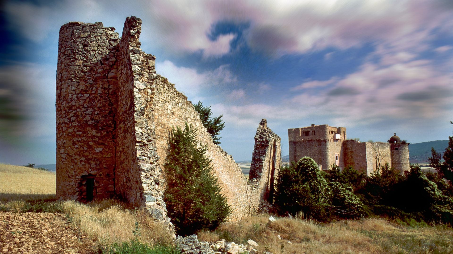 Muralla y castillo de Palazuelos, cerca de Sigüenza, Guadalajara