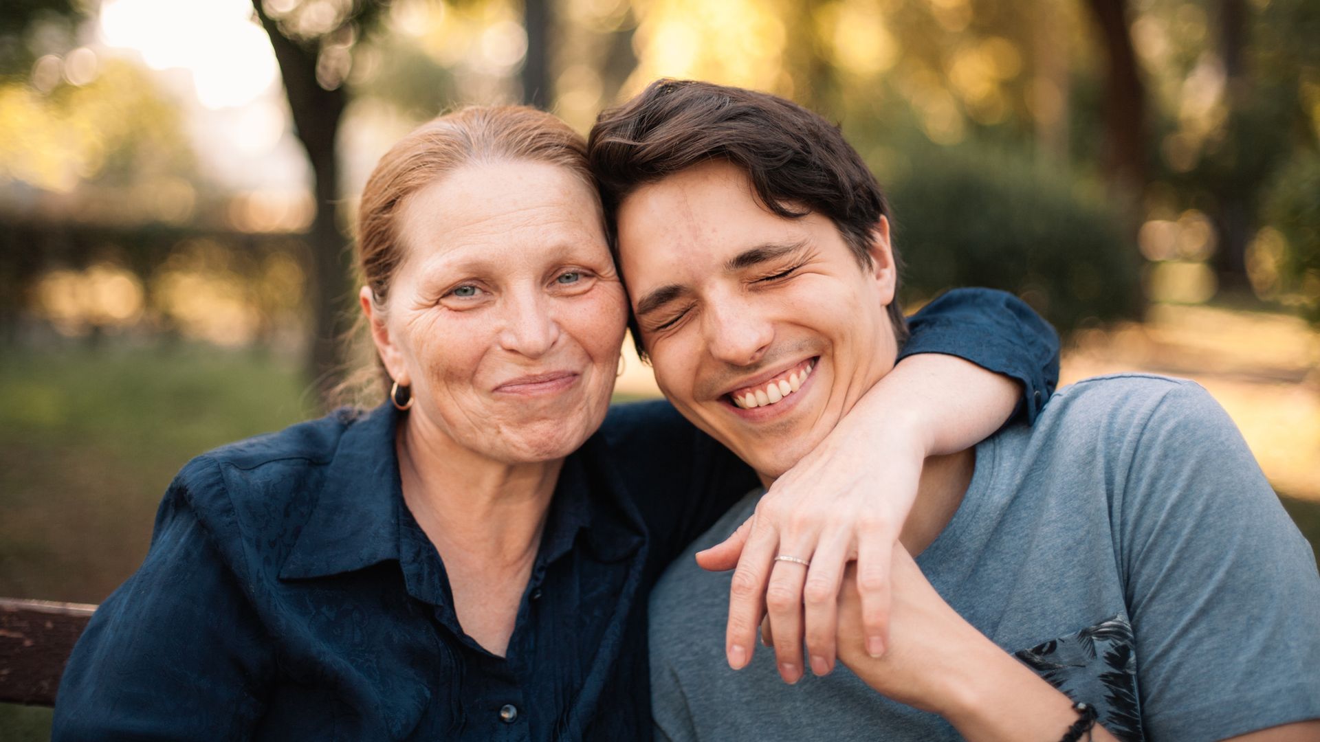 Fran Serrano, psicoterapeuta familiar: "Una familia feliz no es aquella en la que las generaciones permanecen distantes, sino la que se mantiene unida, pero con independencia"