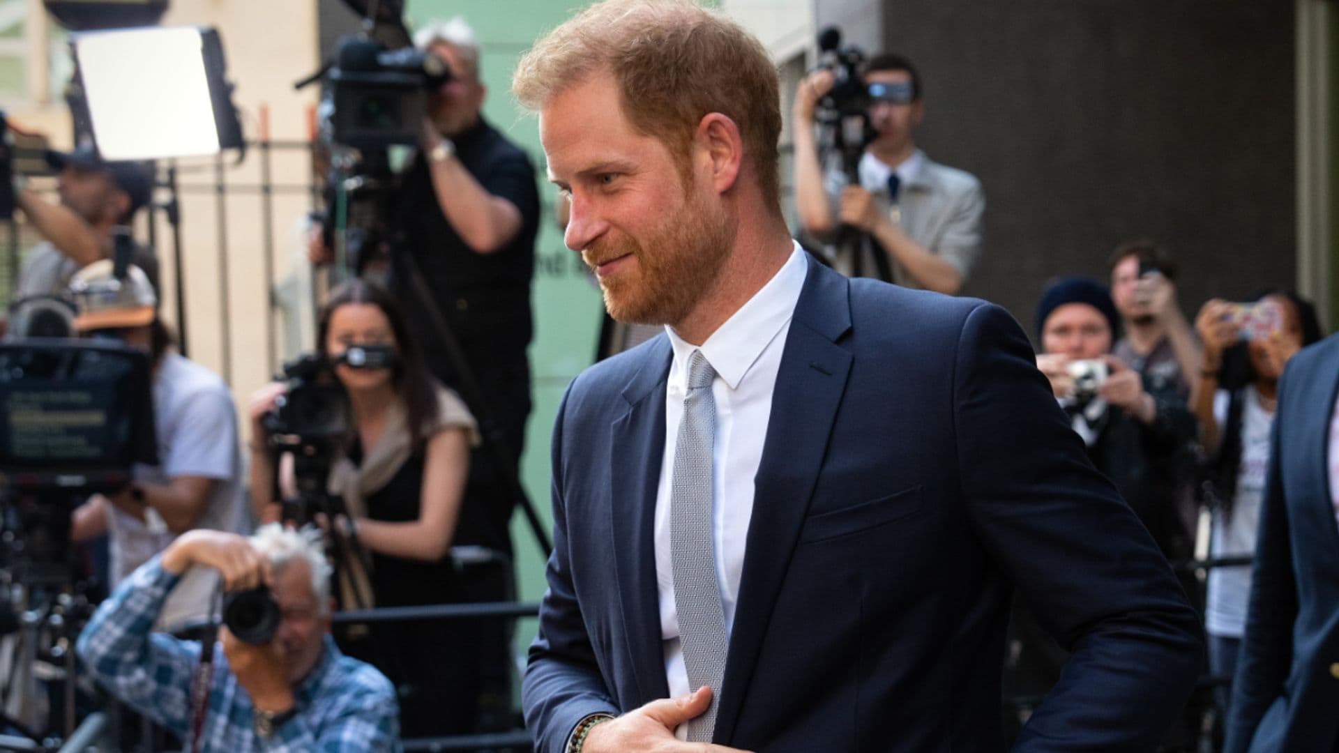 El príncipe Harry habla ante el juez de su relación con Chelsy Davy y dice cómo le está afectando el juicio