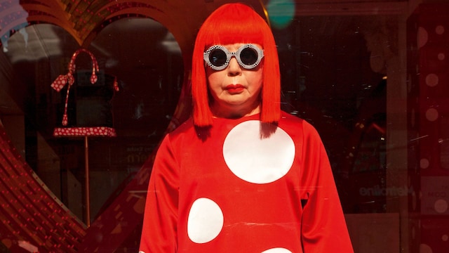 LUNARES INFINITOS 
El escaparate de Selfridges de Londres, intervenido por la artista.