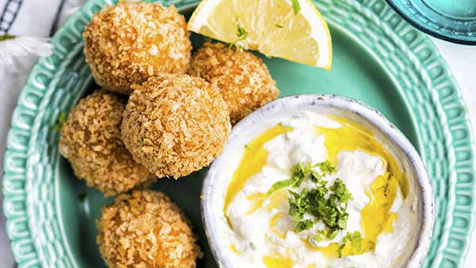 Falafel con salsa de yogur y 'tahini'