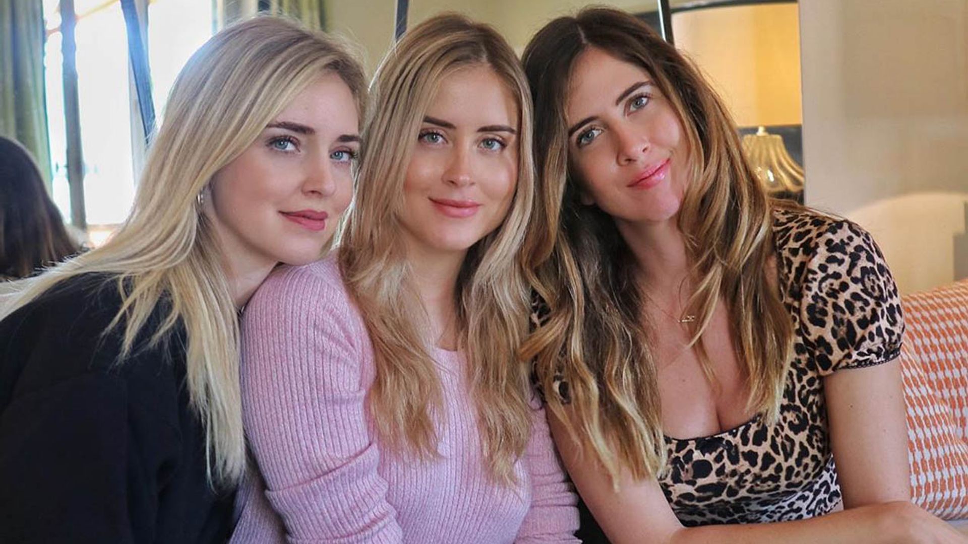 Guía práctica para combinar tu 'crop top' según las hermanas Ferragni