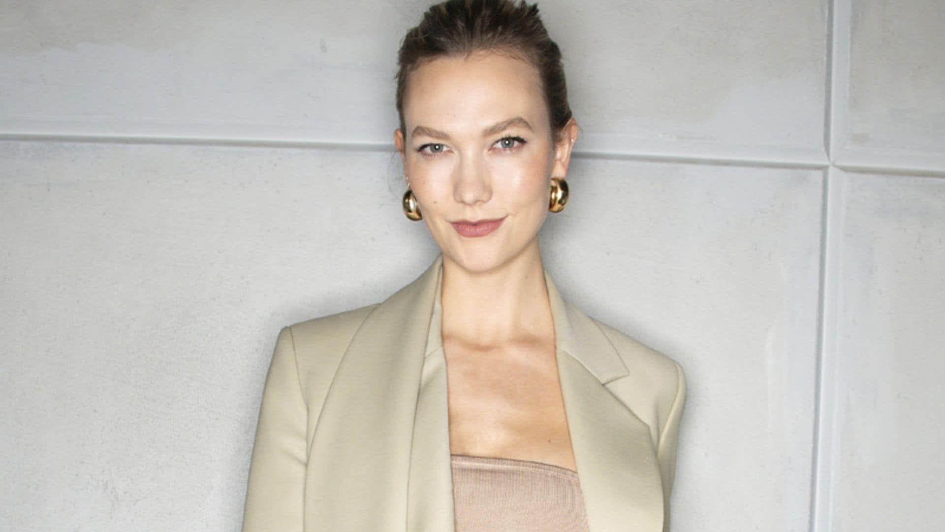 Karlie Kloss se apunta al traje monocolor favorito de su cuñada Ivanka Trump