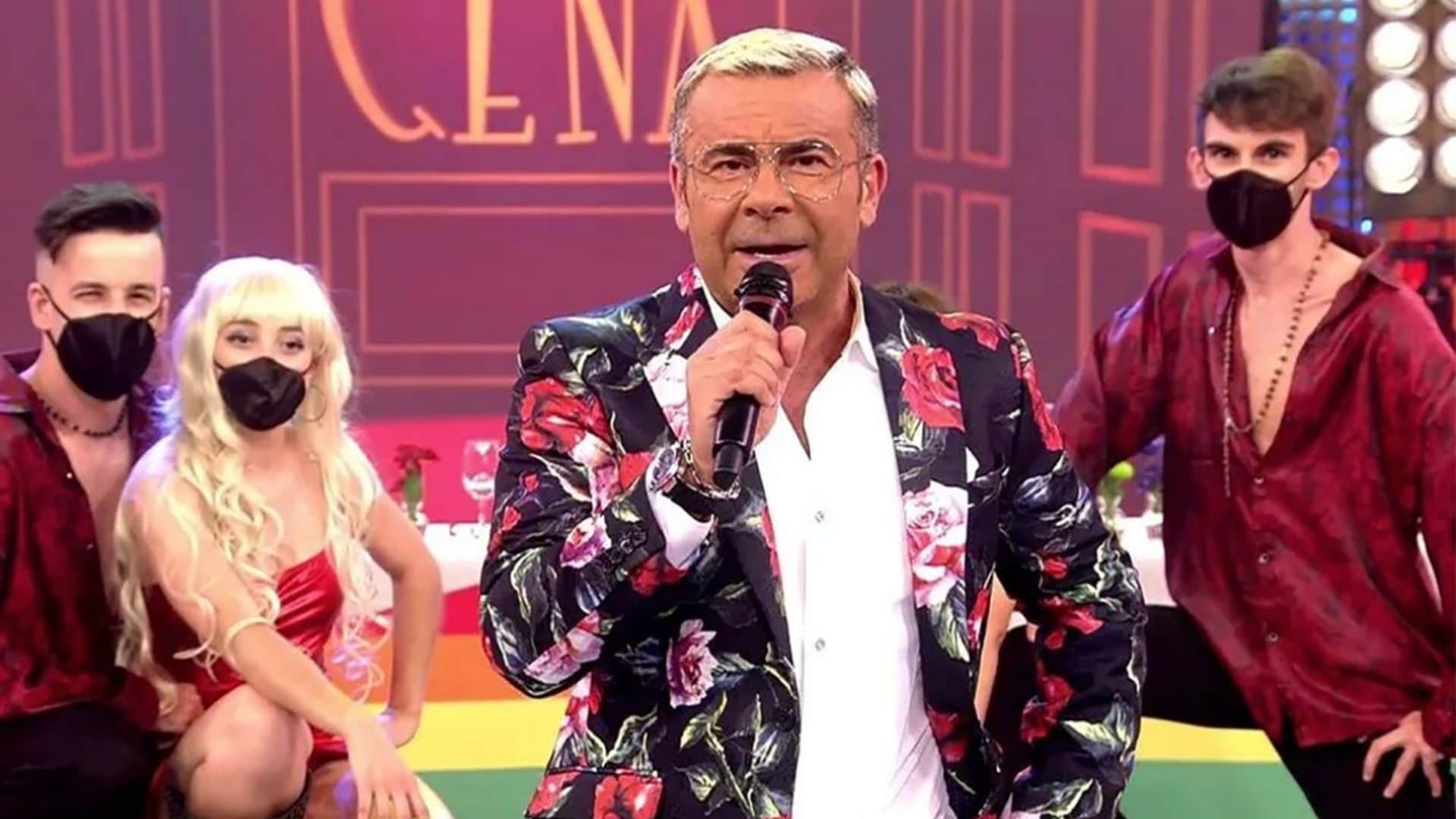 En la televisión, rodeado de sorpresas y con un significativo regalo, Jorge Javier Vázquez celebra sus 50 años