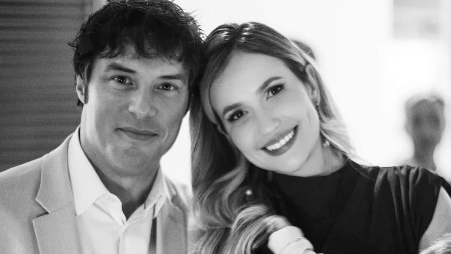 Jordi Cruz y Rebecca Lima con su bebé en la boda de la hermana de la arquitecta brasileña en Barcelona 