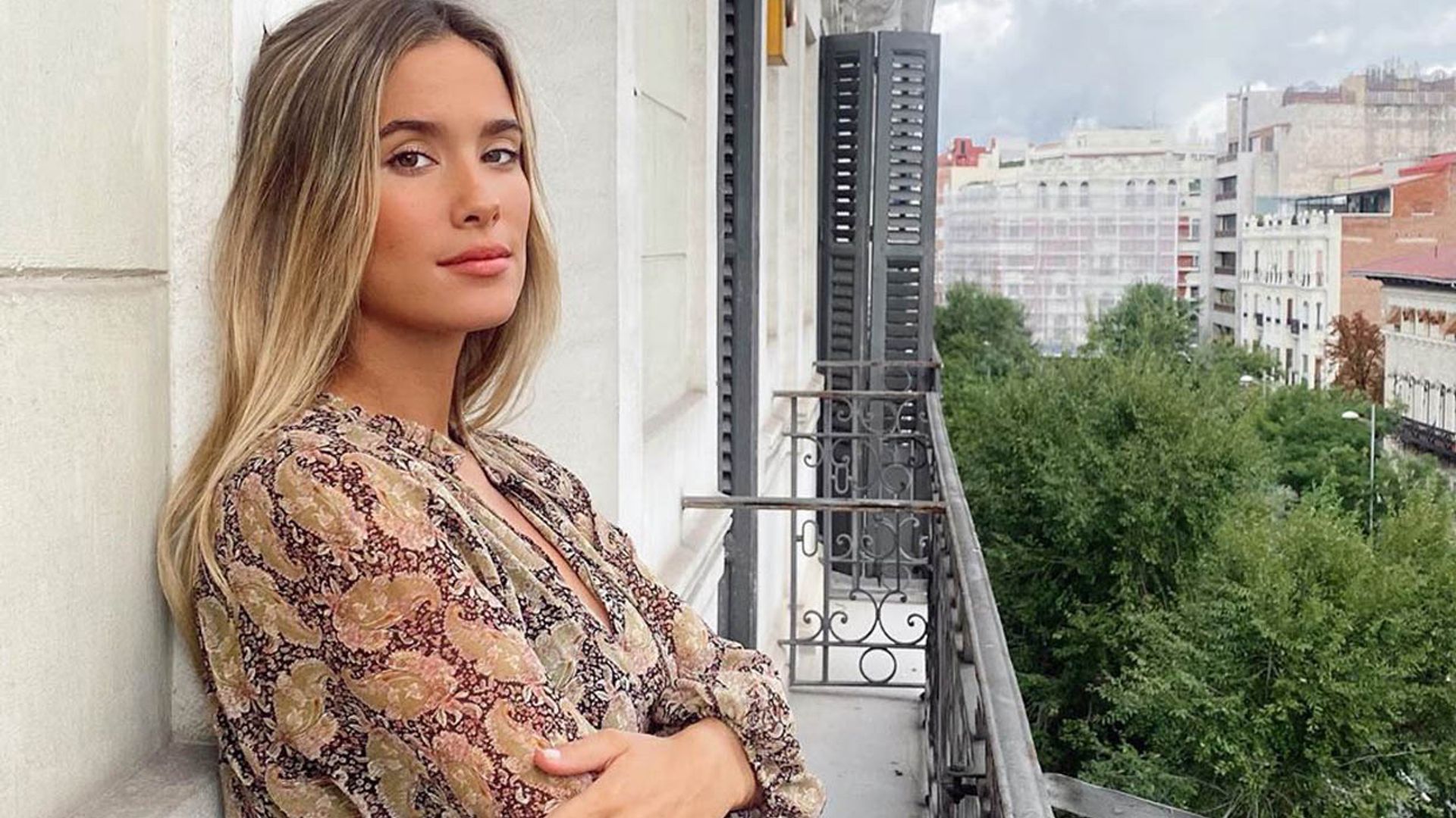 María Pombo encuentra en Zara el vestido de tendencia que también podrá llevar tras el embarazo
