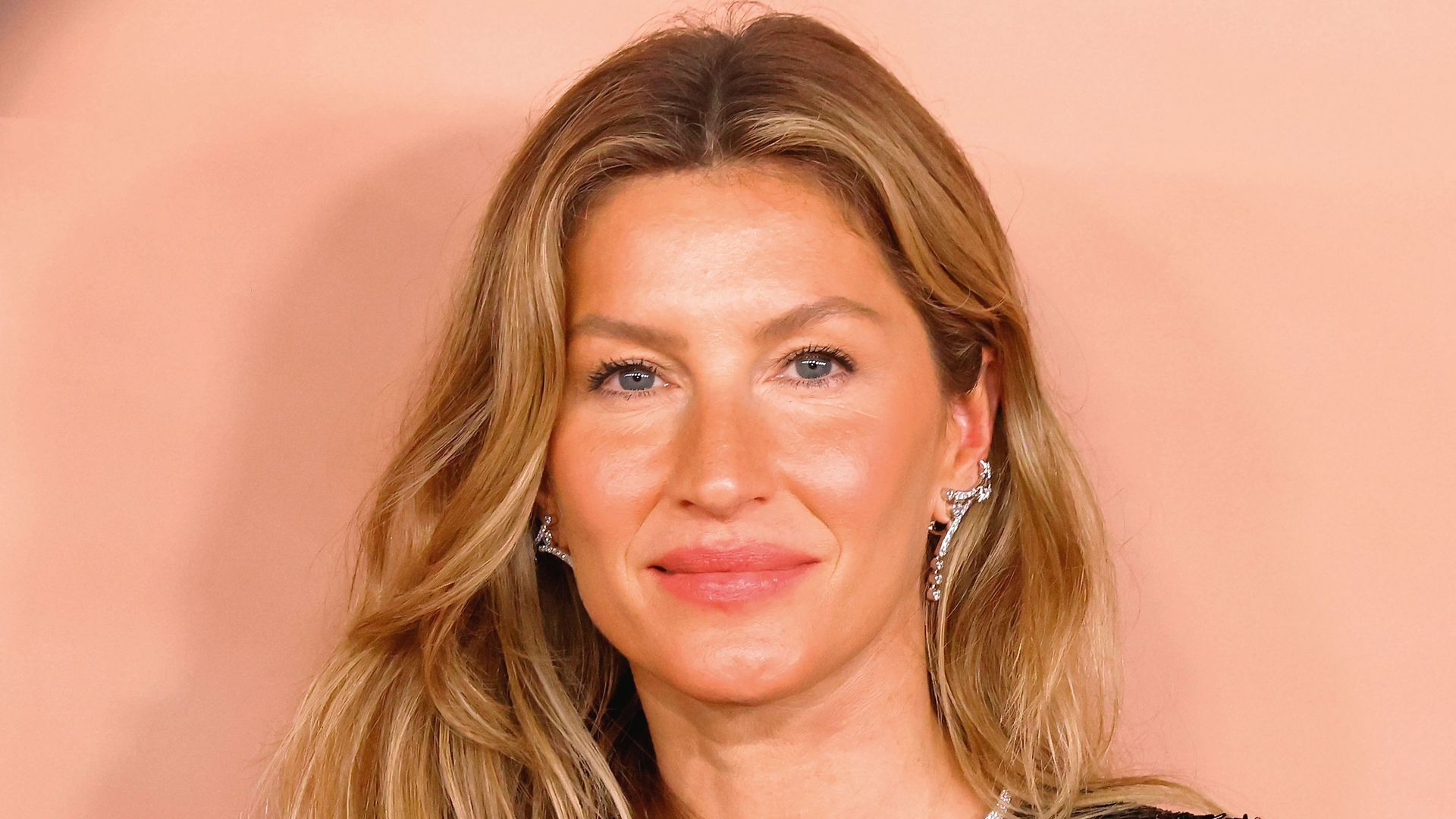 Gisele Bundchen, la modelo se muestra espectacular con una melena tono miel