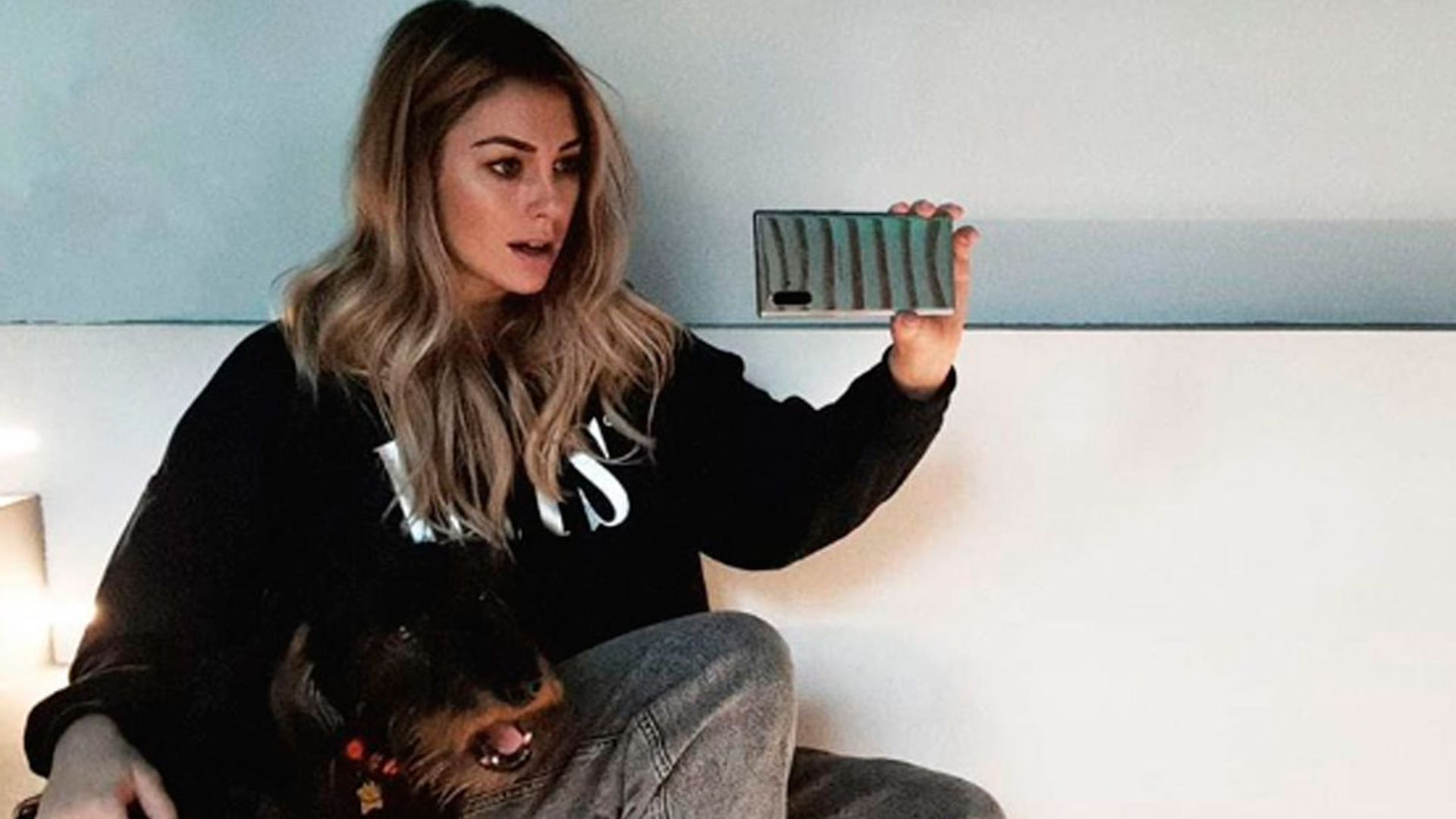 Blanca Suárez vive una divertida 'película de terror' en casa protagonizada por su perro, Pistacho
