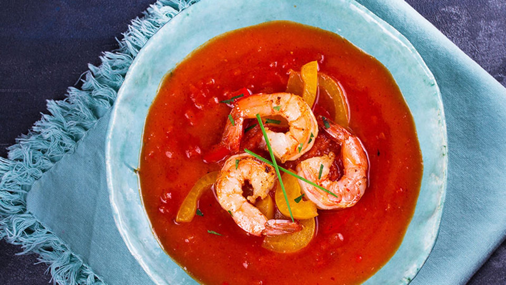 Salmorejo ligero con gamba roja