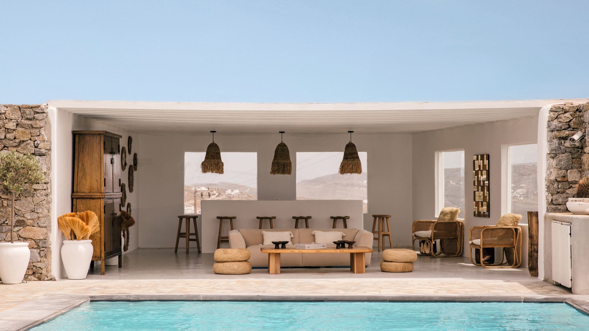 Vista del porche con piscina