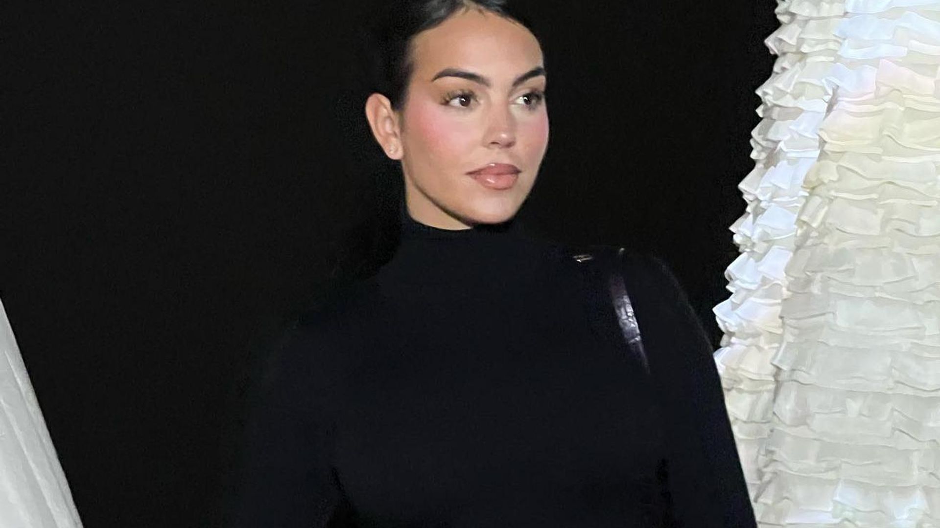De visita en Catar, Georgina Rodríguez comparte con sus hijos su amor por la moda