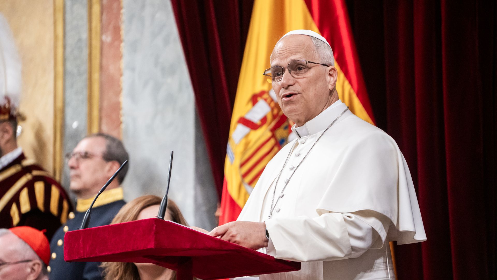 El Pontífice es el primer Papa en pronunciar un discurso como jefe del Estado del Vaticano ante diputados y senadores, en el marco de su visita oficial a España